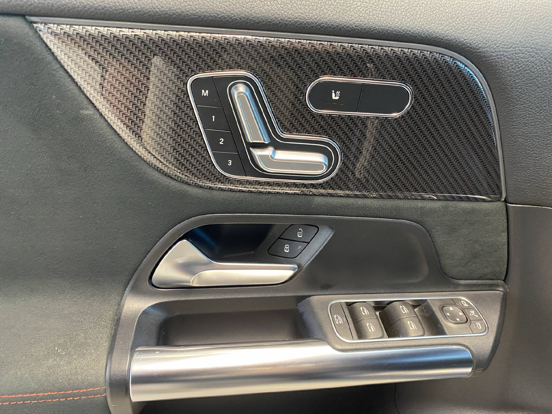 MERCEDES-BENZ GLA 35 AMG 4MATIC-image-12