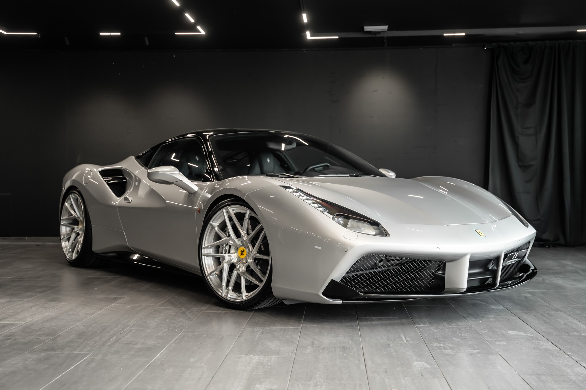 FERRARI FERRARI FERRARI 488 GTB 3.9 V8 / CH Auto / Liftsystem / JBL / Passenger Display / Bi-Color / Blu Sterling /