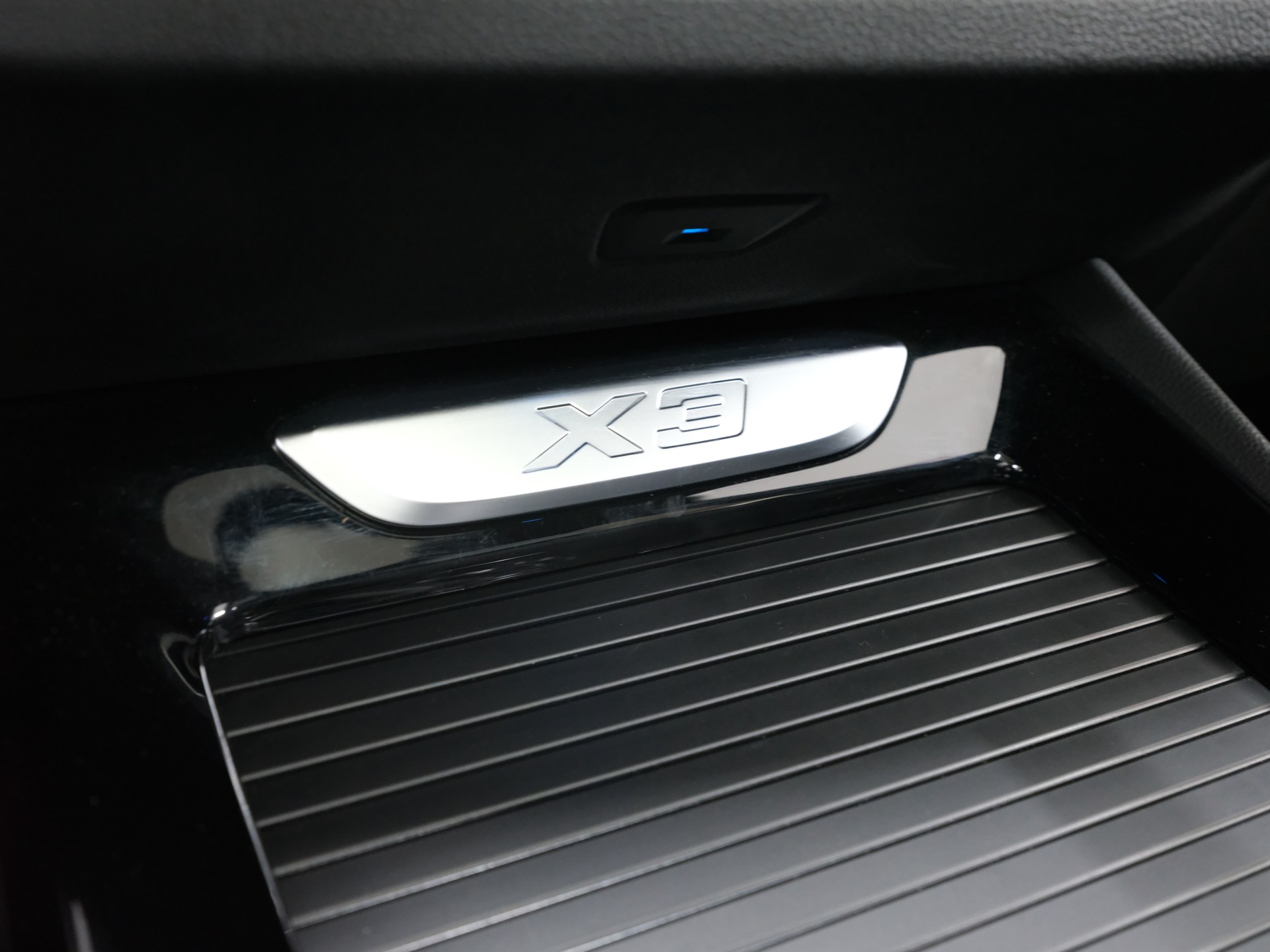 BMW X3 xDrive 30e Luxury Line *Panorama* *Anhängerkupplung* *360 Kamera*-image-17