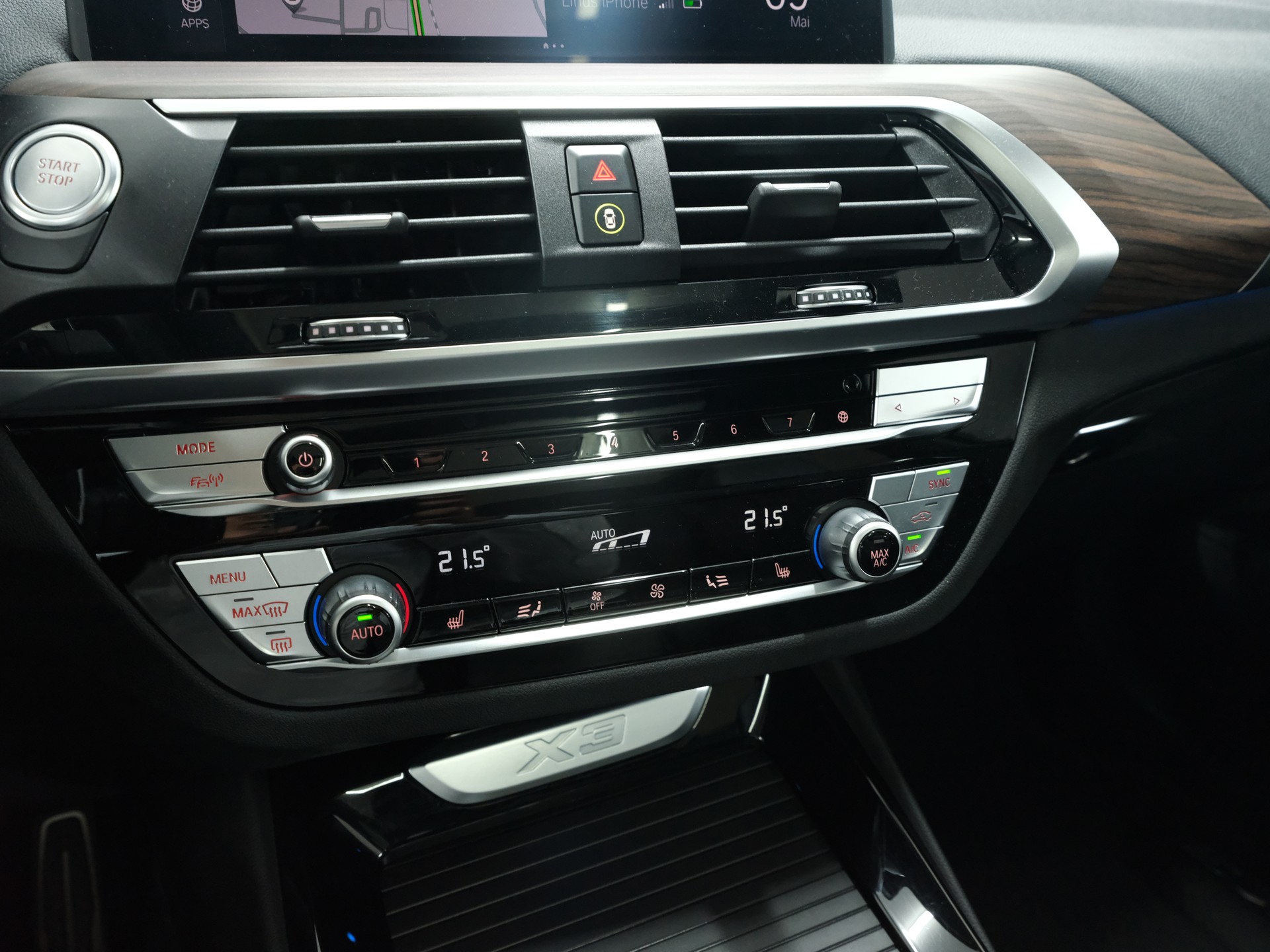 BMW X3 xDrive 30e Luxury Line *Panorama* *Anhängerkupplung* *360 Kamera*-image-16
