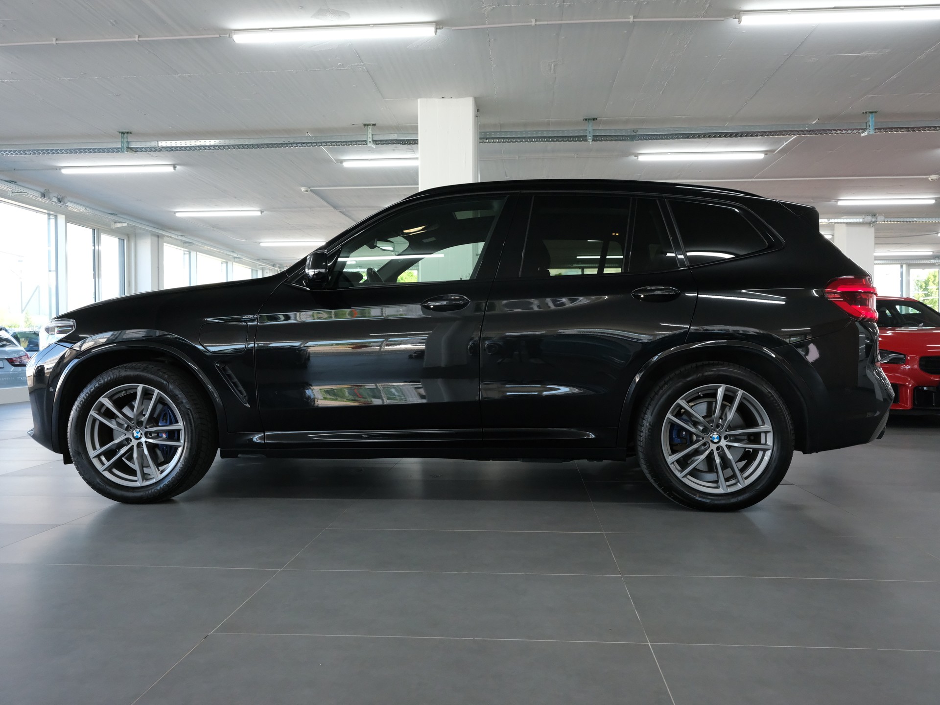 BMW X3 xDrive 30e Luxury Line *Panorama* *Anhängerkupplung* *360 Kamera*-image-4