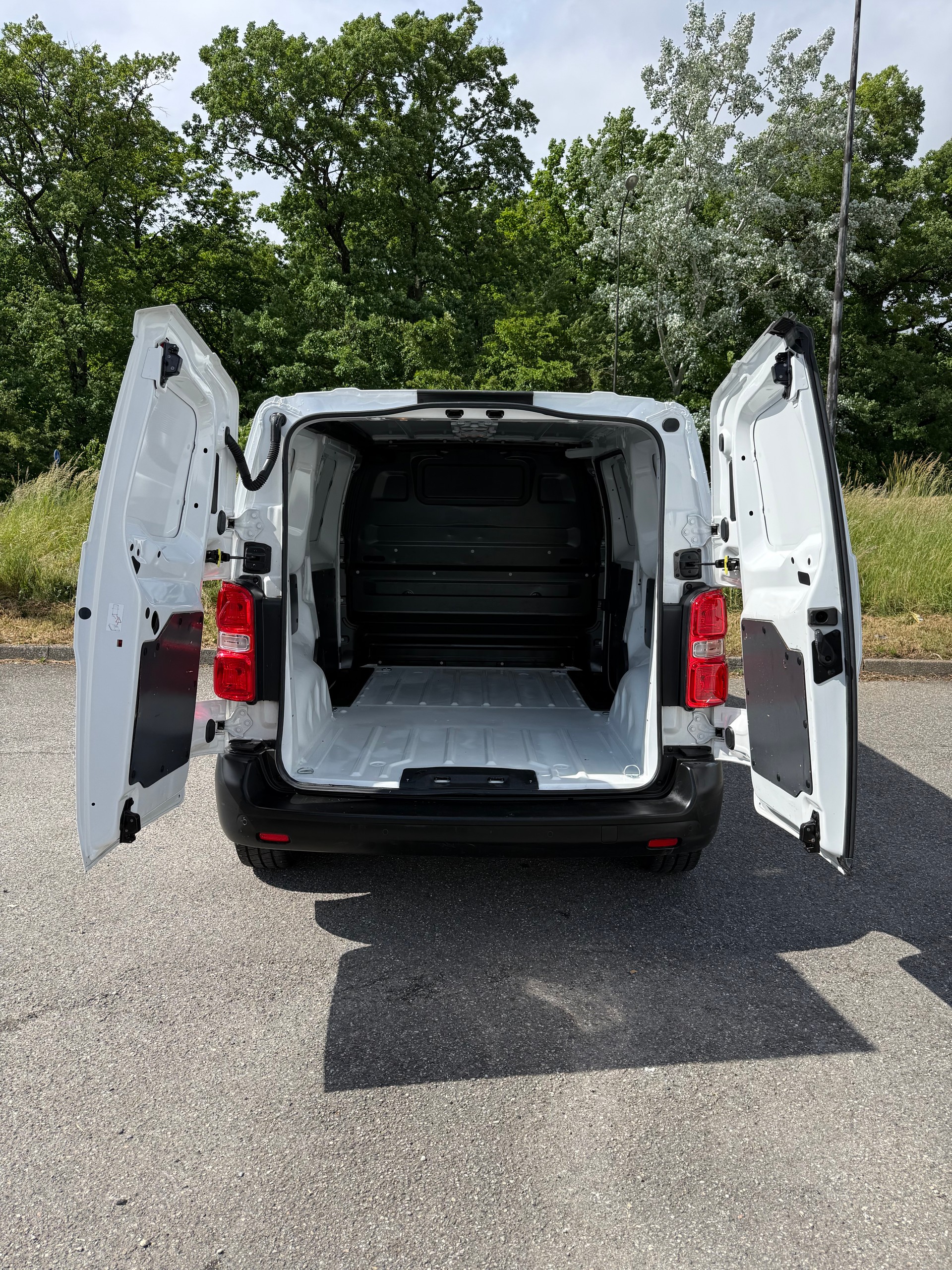 CITROEN Jumpy 1.5 BlueHDi 100 L Swiss Edition BVM6-image-7