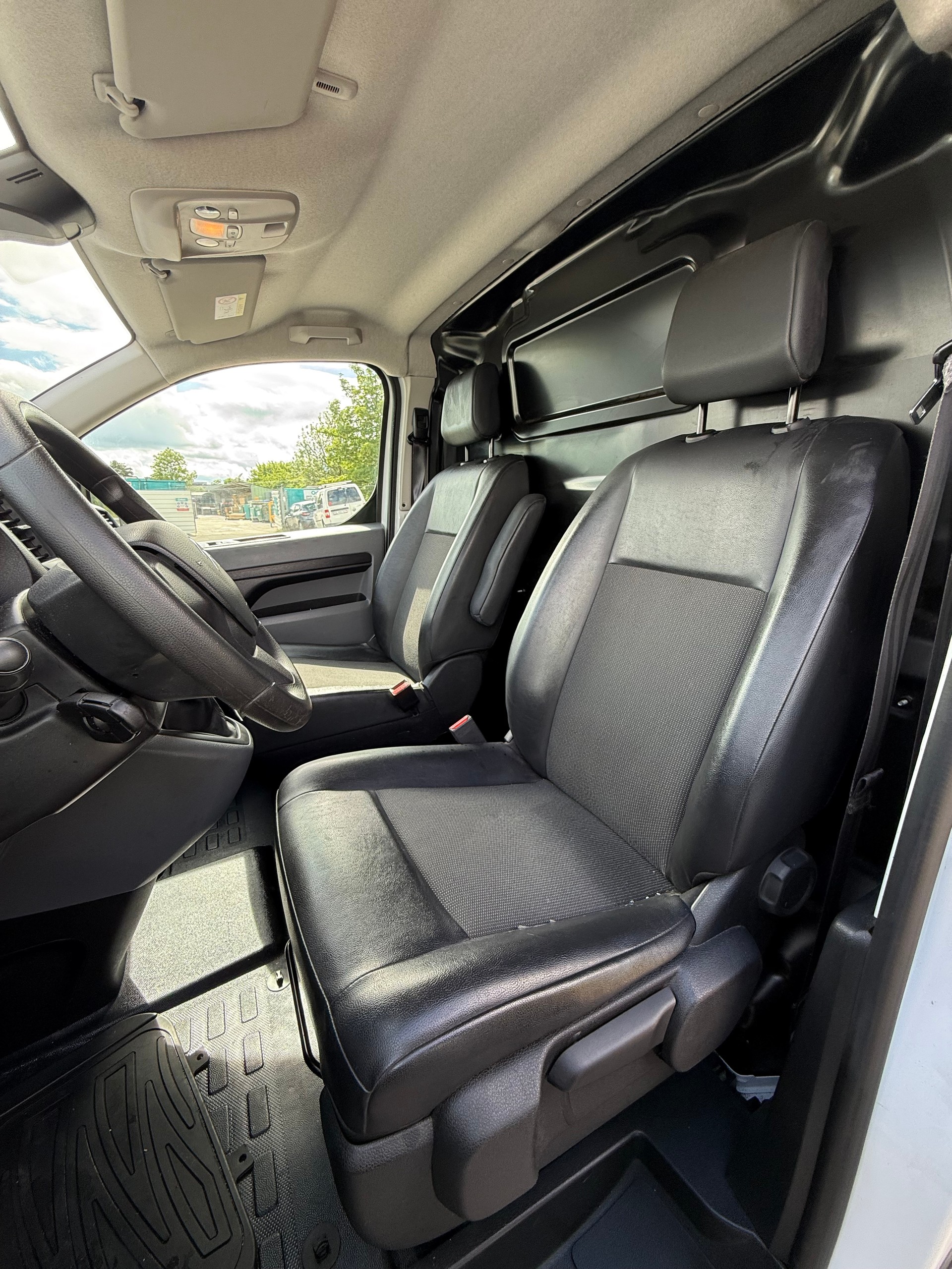 CITROEN Jumpy 1.5 BlueHDi 100 L Swiss Edition BVM6-image-10