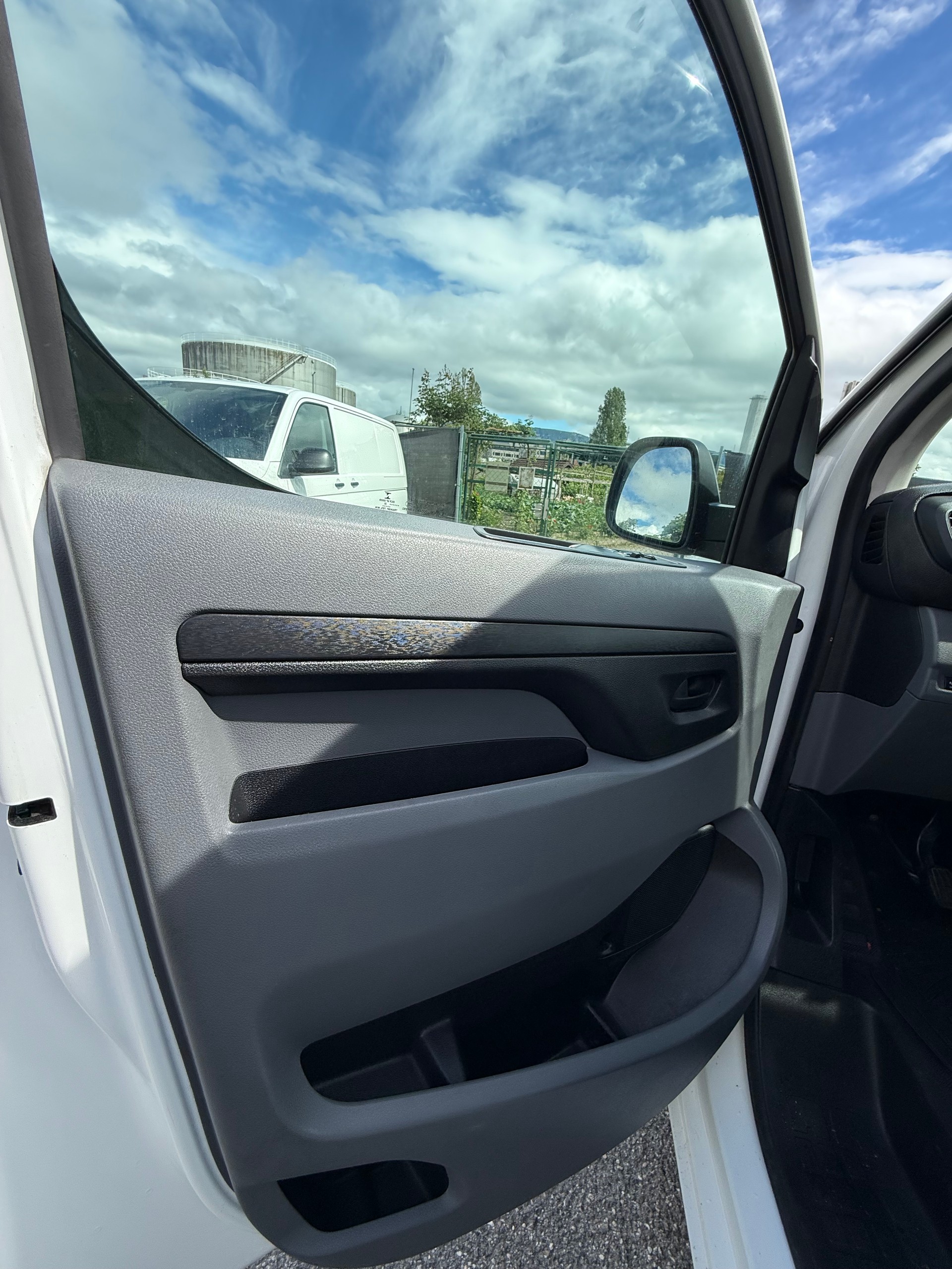 CITROEN Jumpy 1.5 BlueHDi 100 L Swiss Edition BVM6-image-11