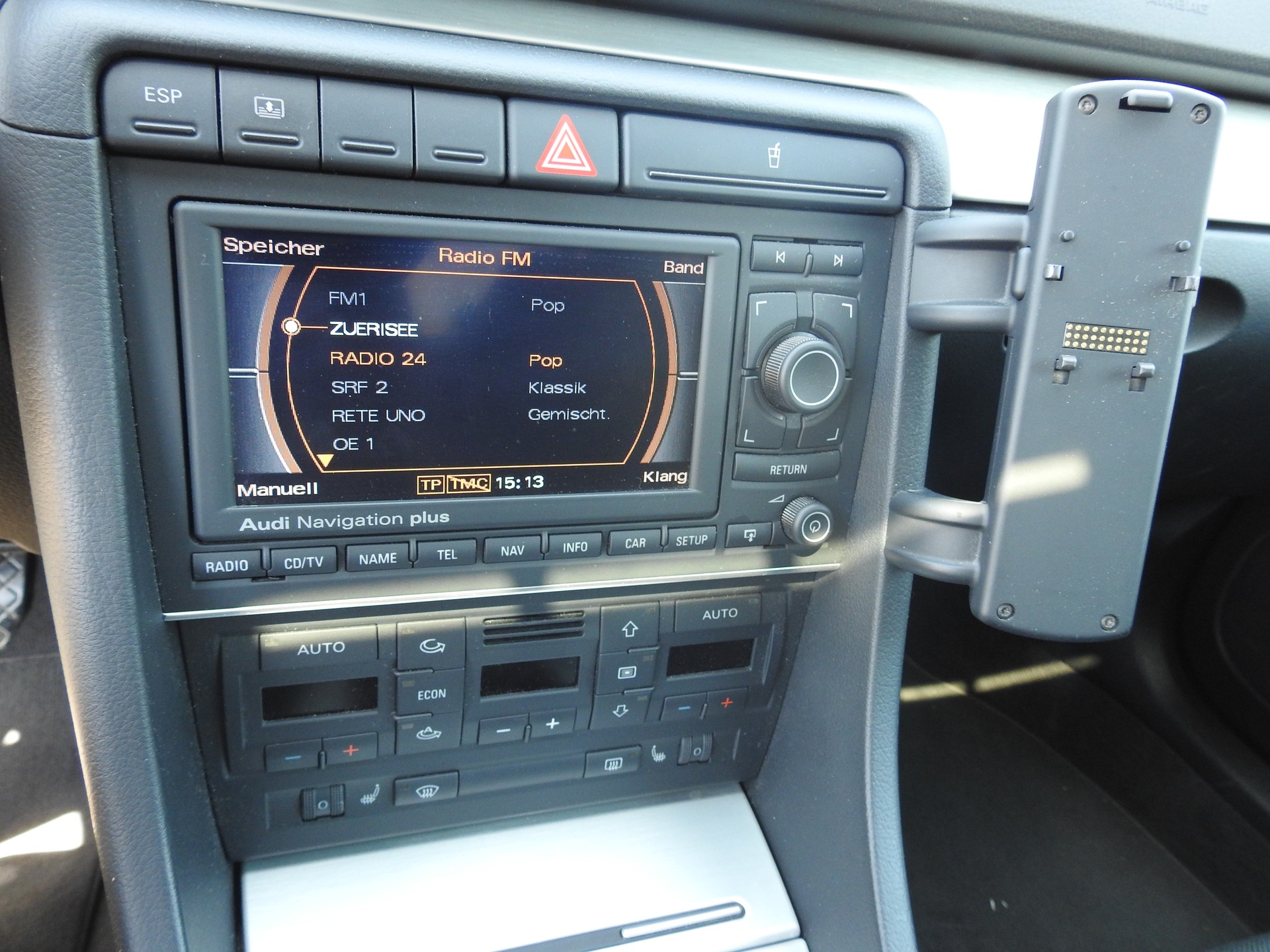 AUDI A4 Limousine 3.0 V6 TDI quattro-image-22