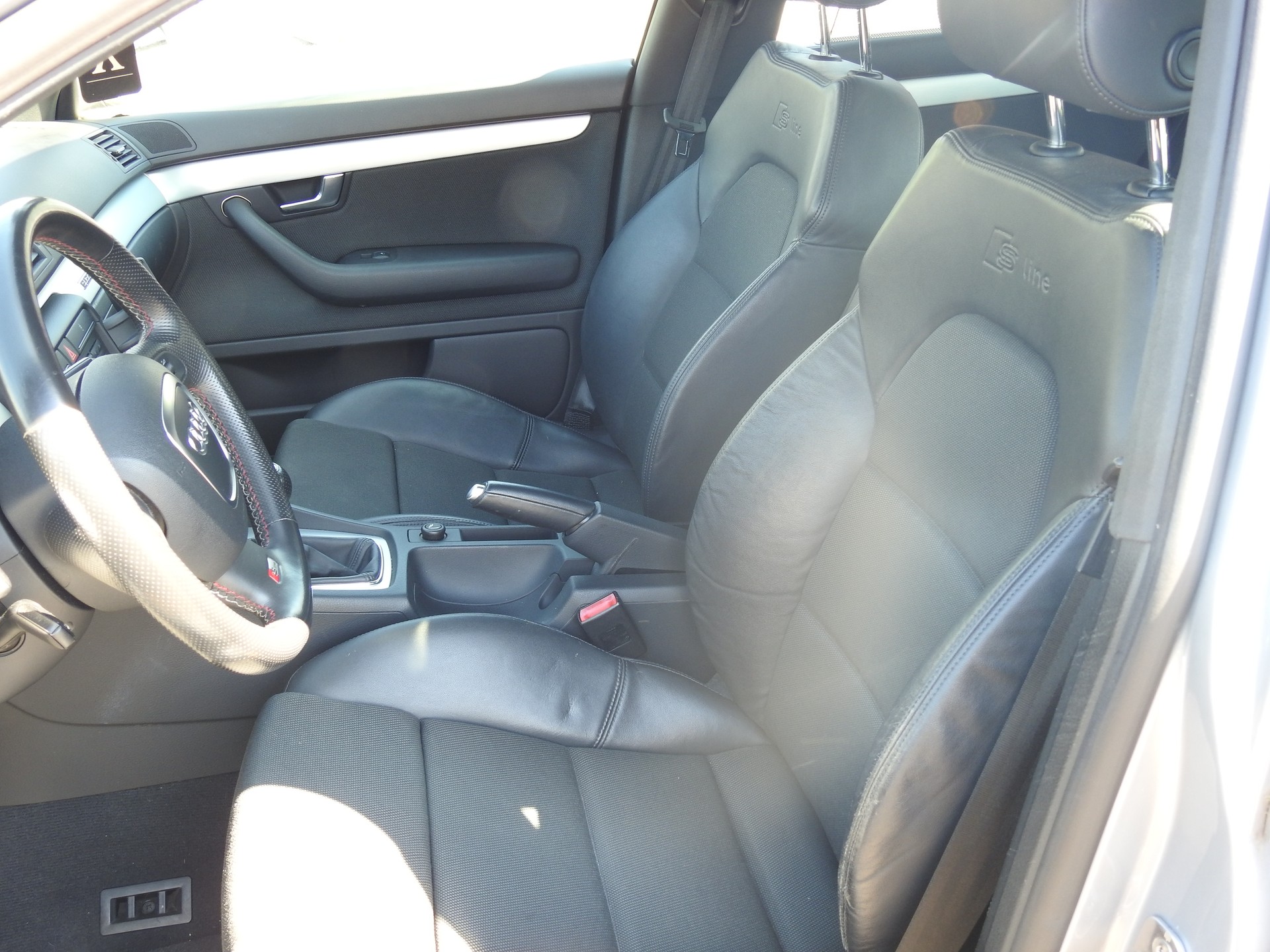 AUDI A4 Limousine 3.0 V6 TDI quattro-image-12