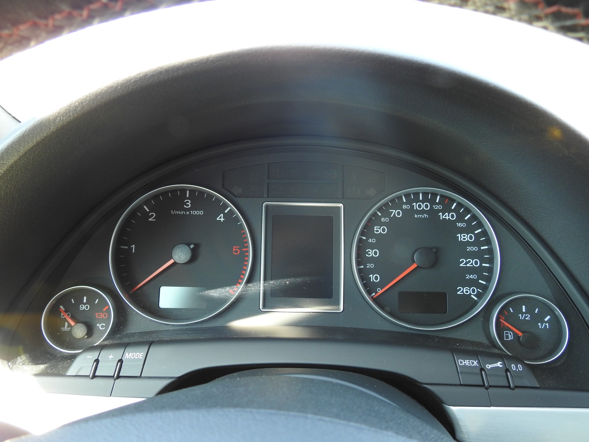 AUDI A4 Limousine 3.0 V6 TDI quattro-image-29