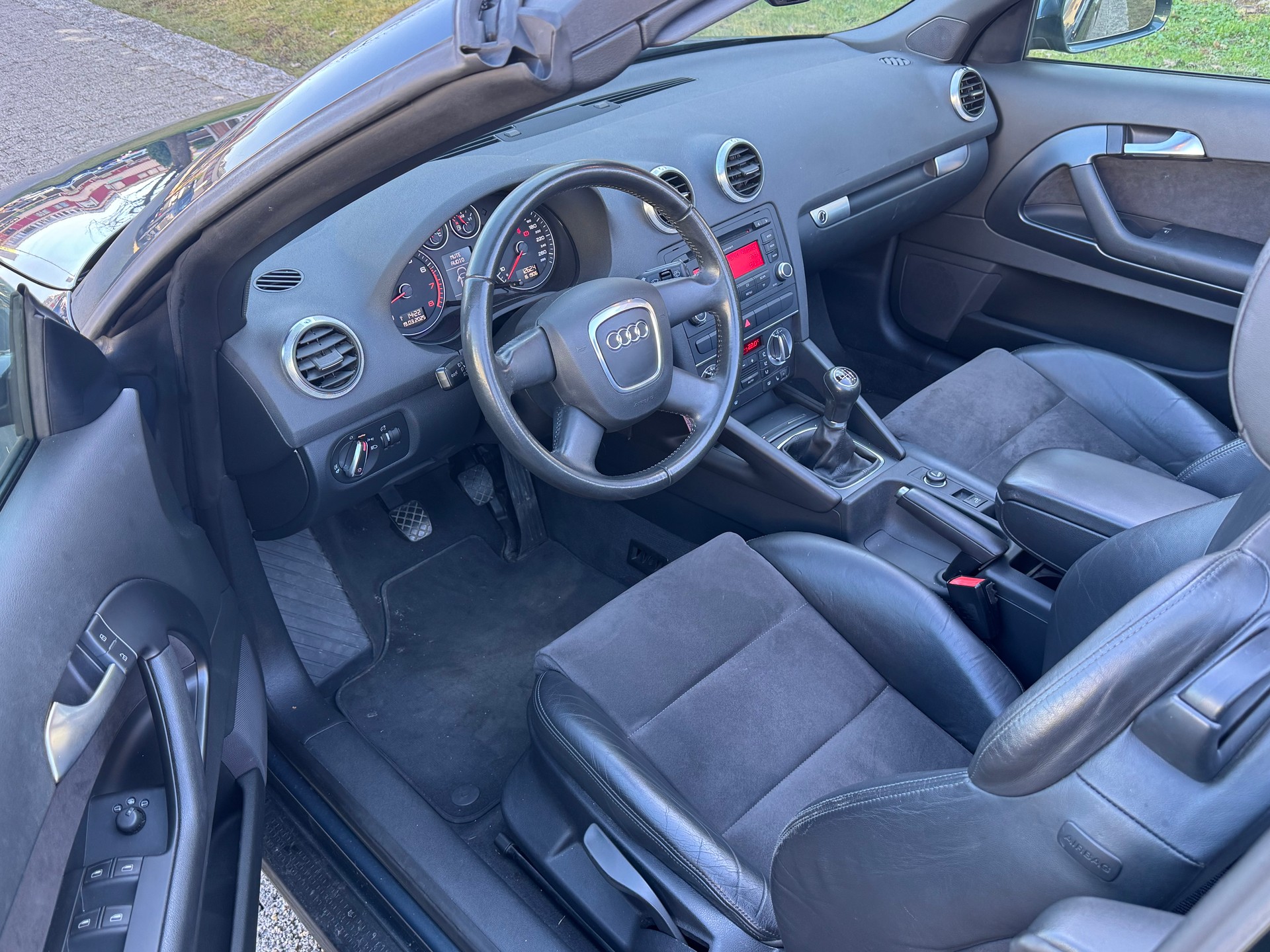 AUDI A3 Cabriolet 1.8 TFSI Sunshine-image-6