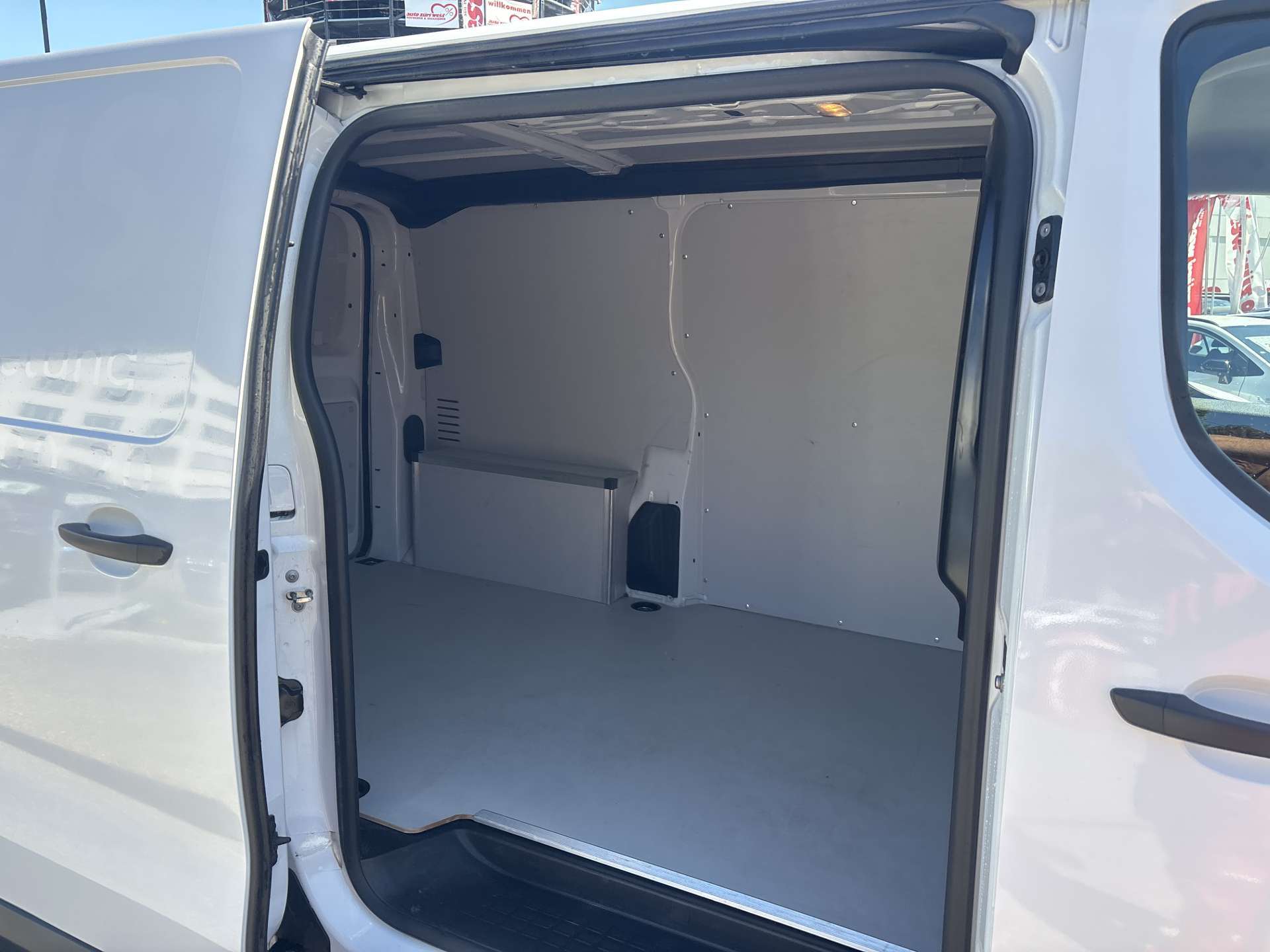 FIAT Scudo 2.0 BlueHDi L2 3-Plätzer EAT-Automat-image-6