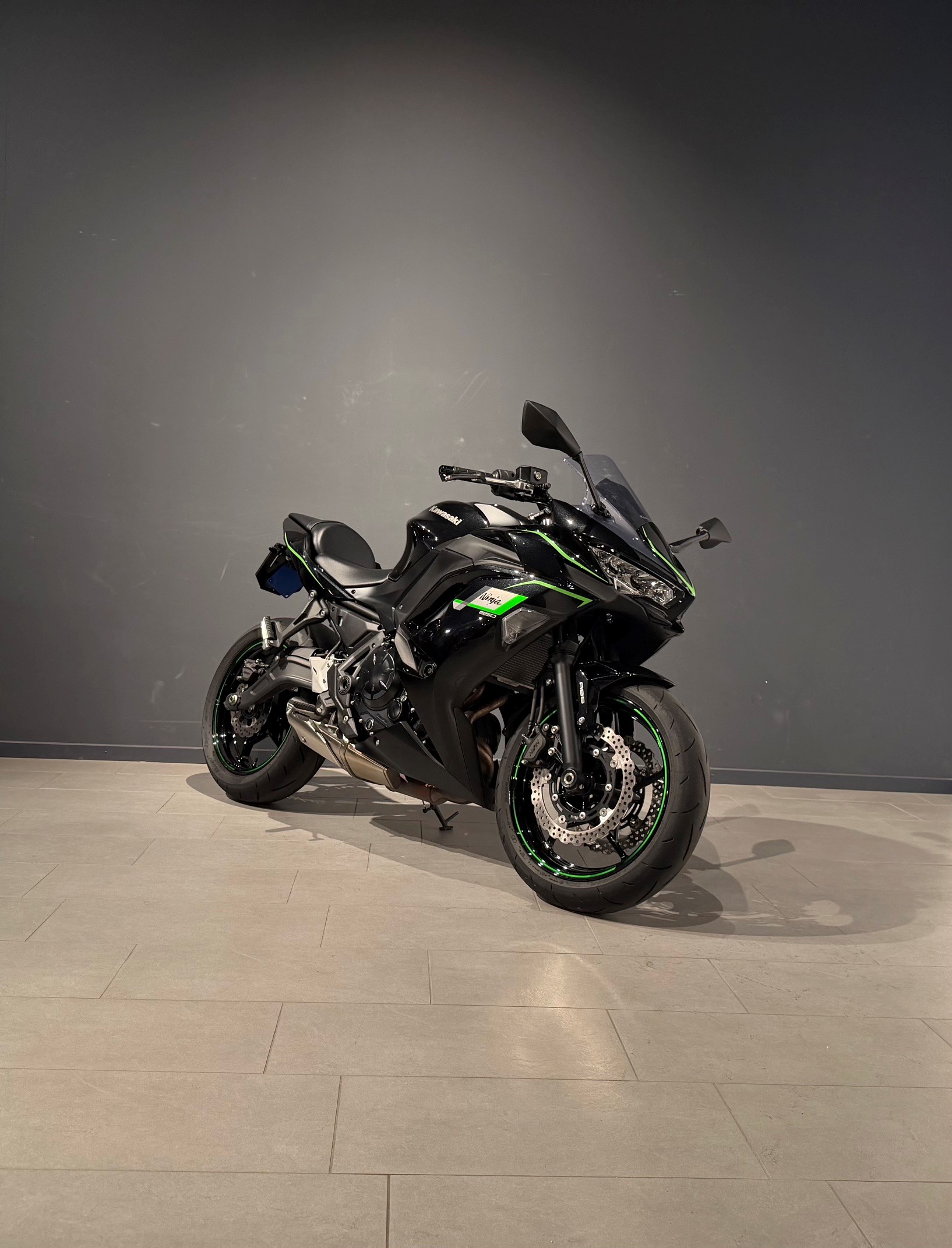KAWASAKI Ninja 650 (35kW)-showroom-element-1