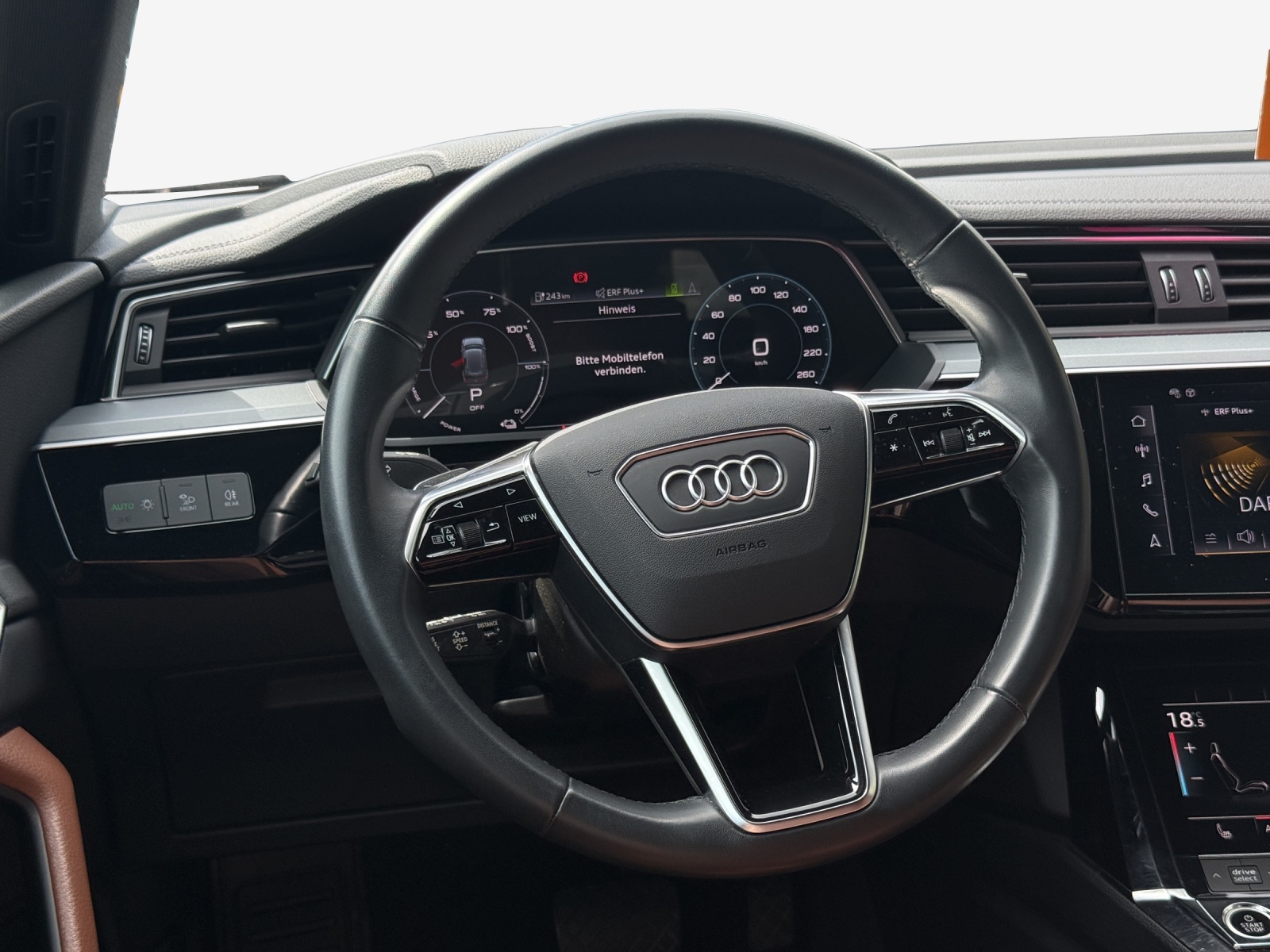AUDI e-tron 55 Advanced quattro-image-10