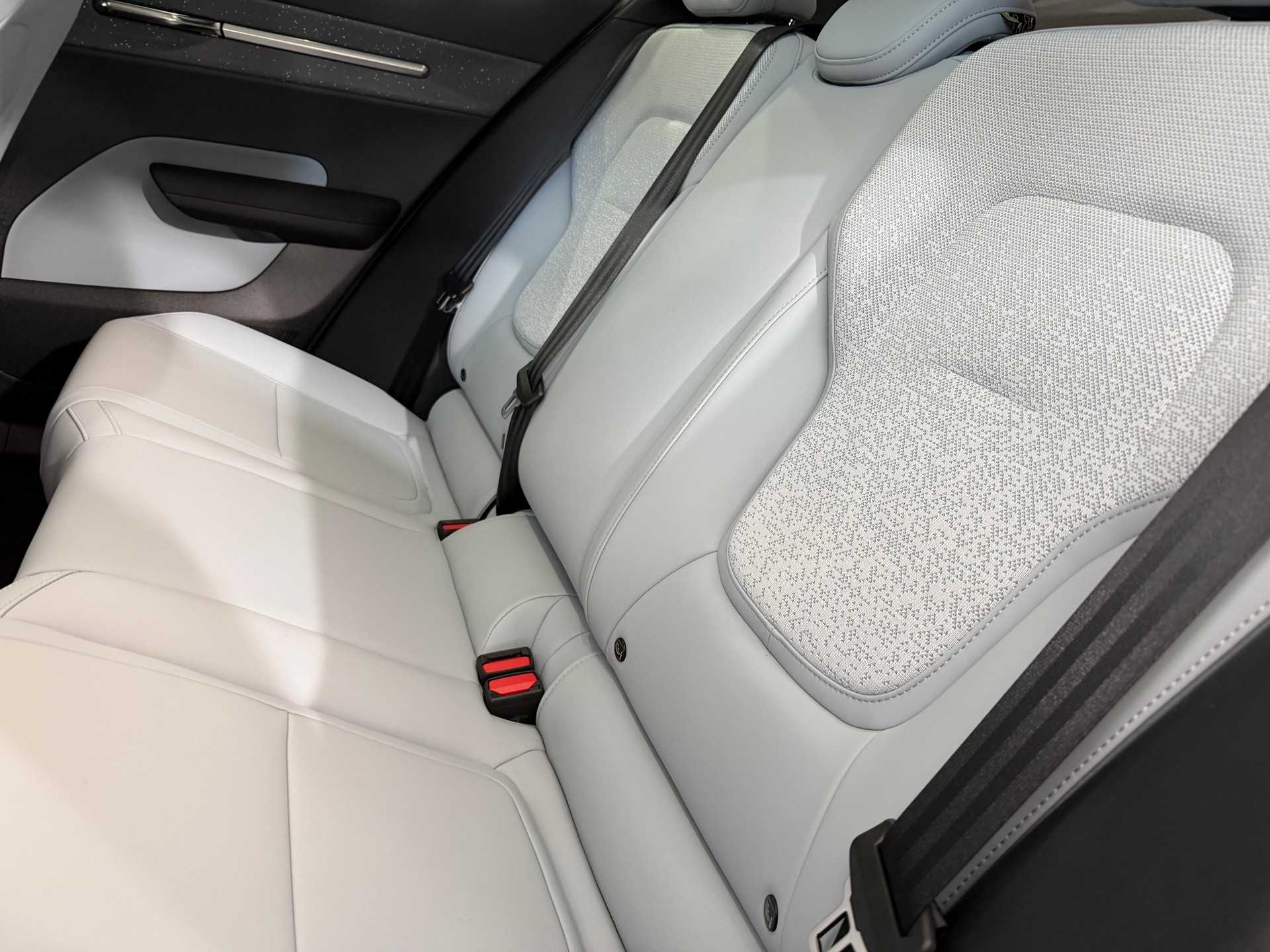 VOLVO EX 30 E60 Twin Ultra Performanc-image-7