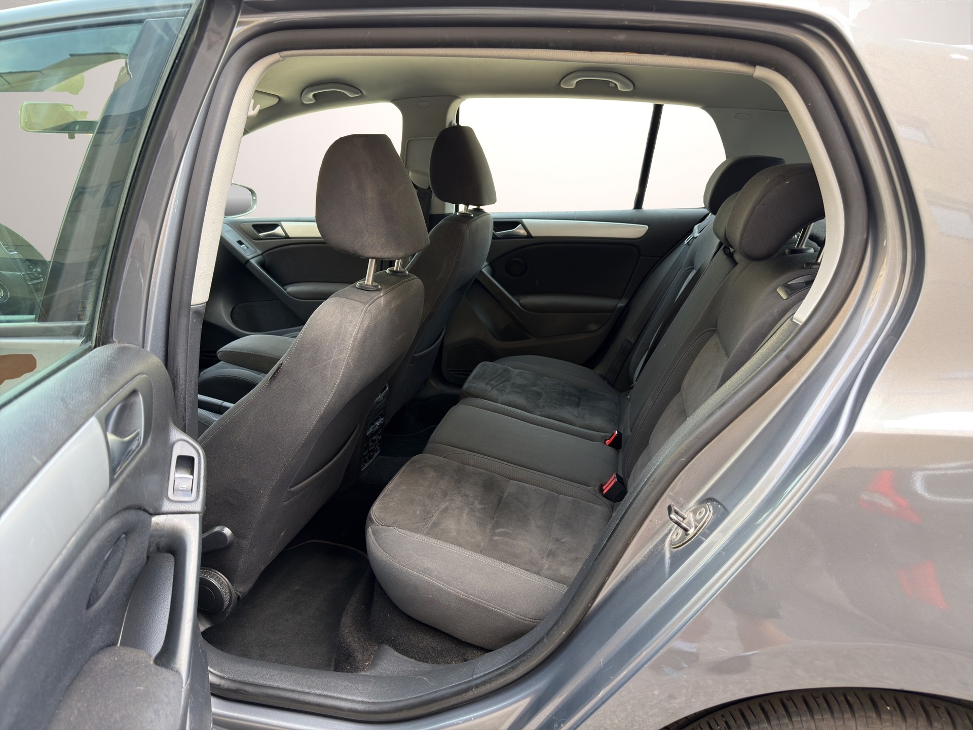 VW Golf 2.0 TDI Highline 4Motion-image-11