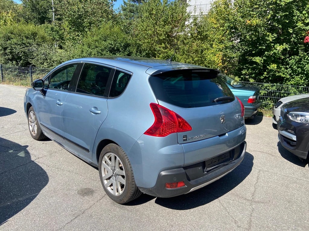 PEUGEOT 3008 HYbrid4 2.0 HDI EGS6-image-5