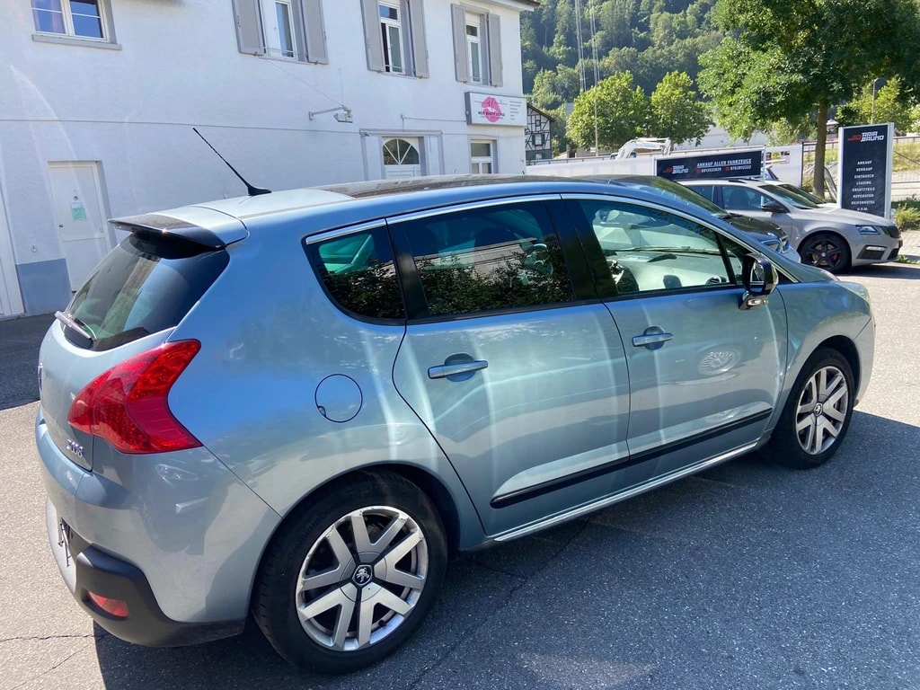 PEUGEOT 3008 HYbrid4 2.0 HDI EGS6-image-2