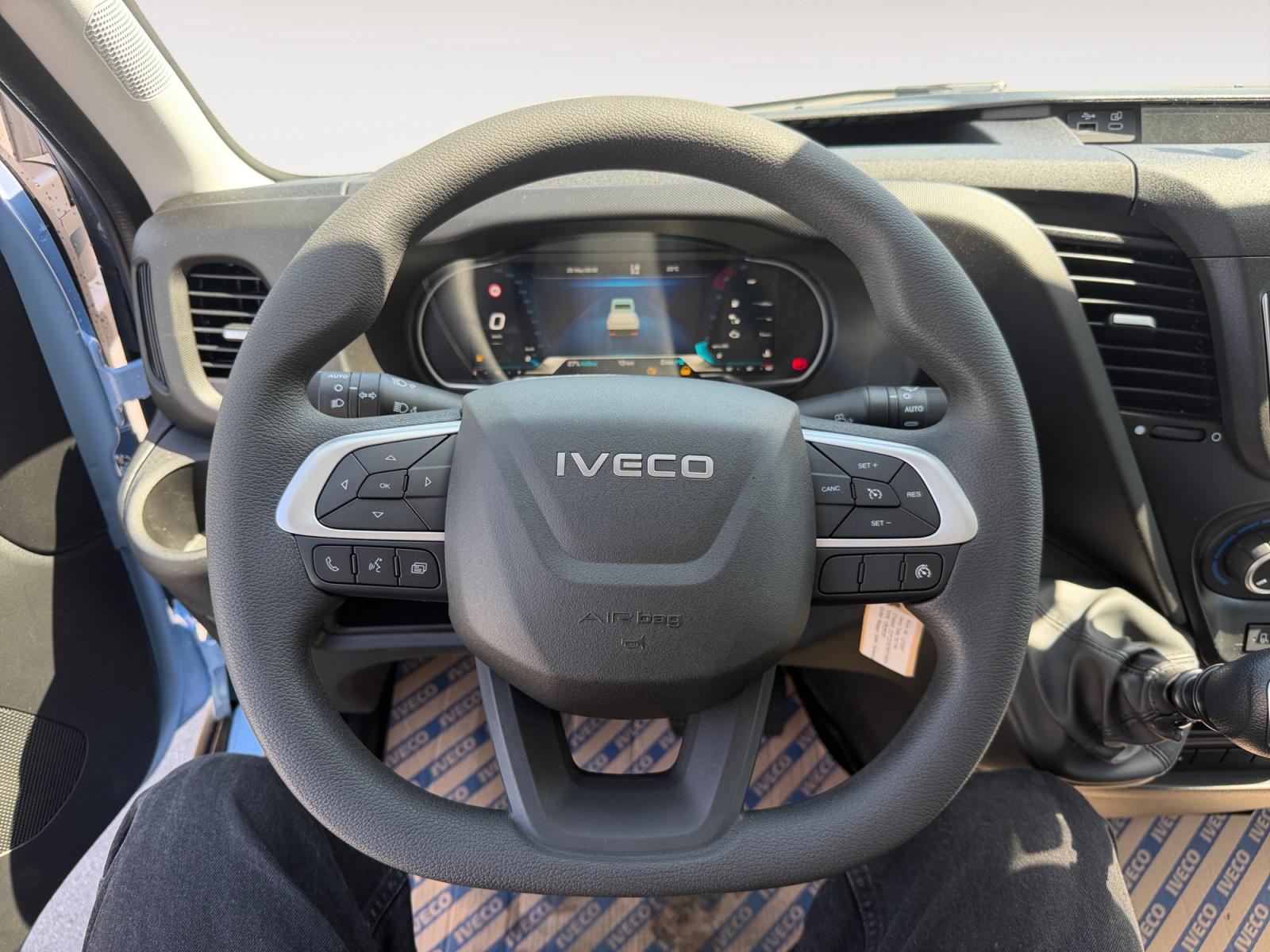 IVECO Daily 35C18H-image-9
