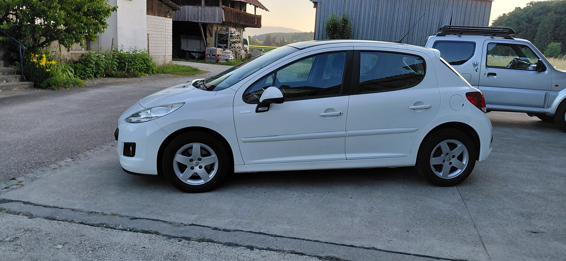 PEUGEOT 207 1.4 16V Millesim 200-image-1