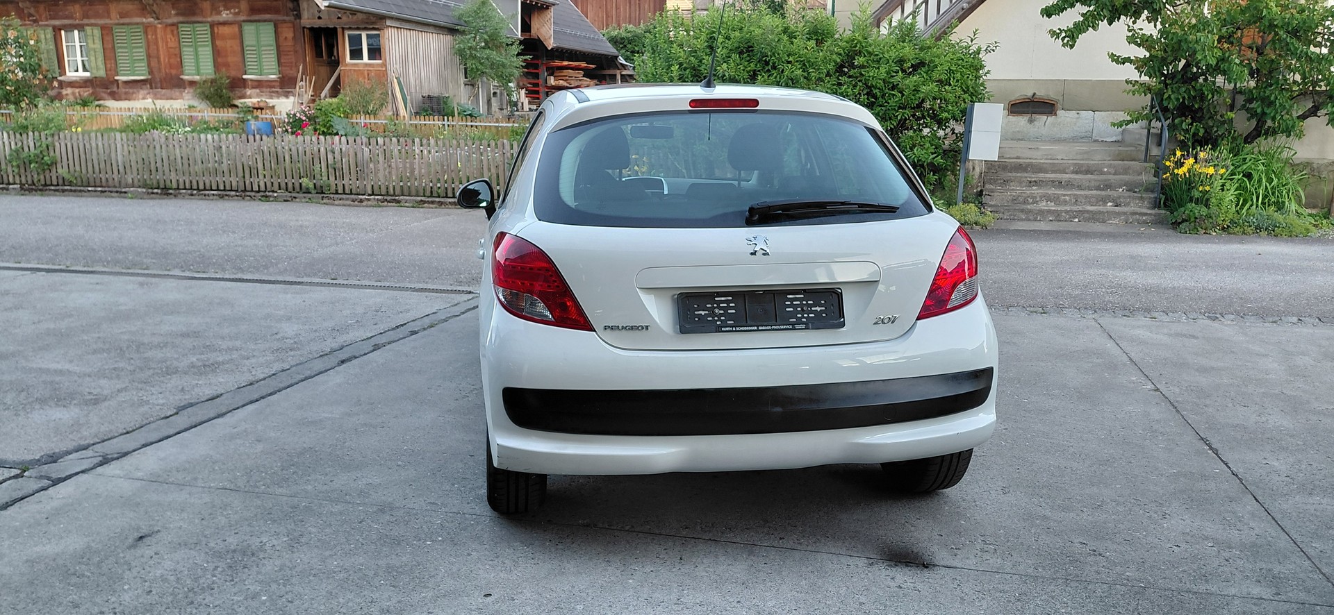 PEUGEOT 207 1.4 16V Millesim 200-image-3