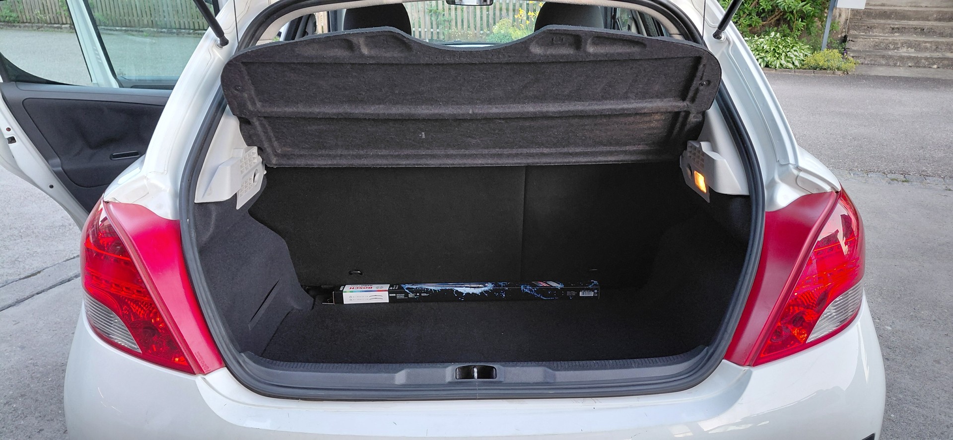 PEUGEOT 207 1.4 16V Millesim 200-image-9