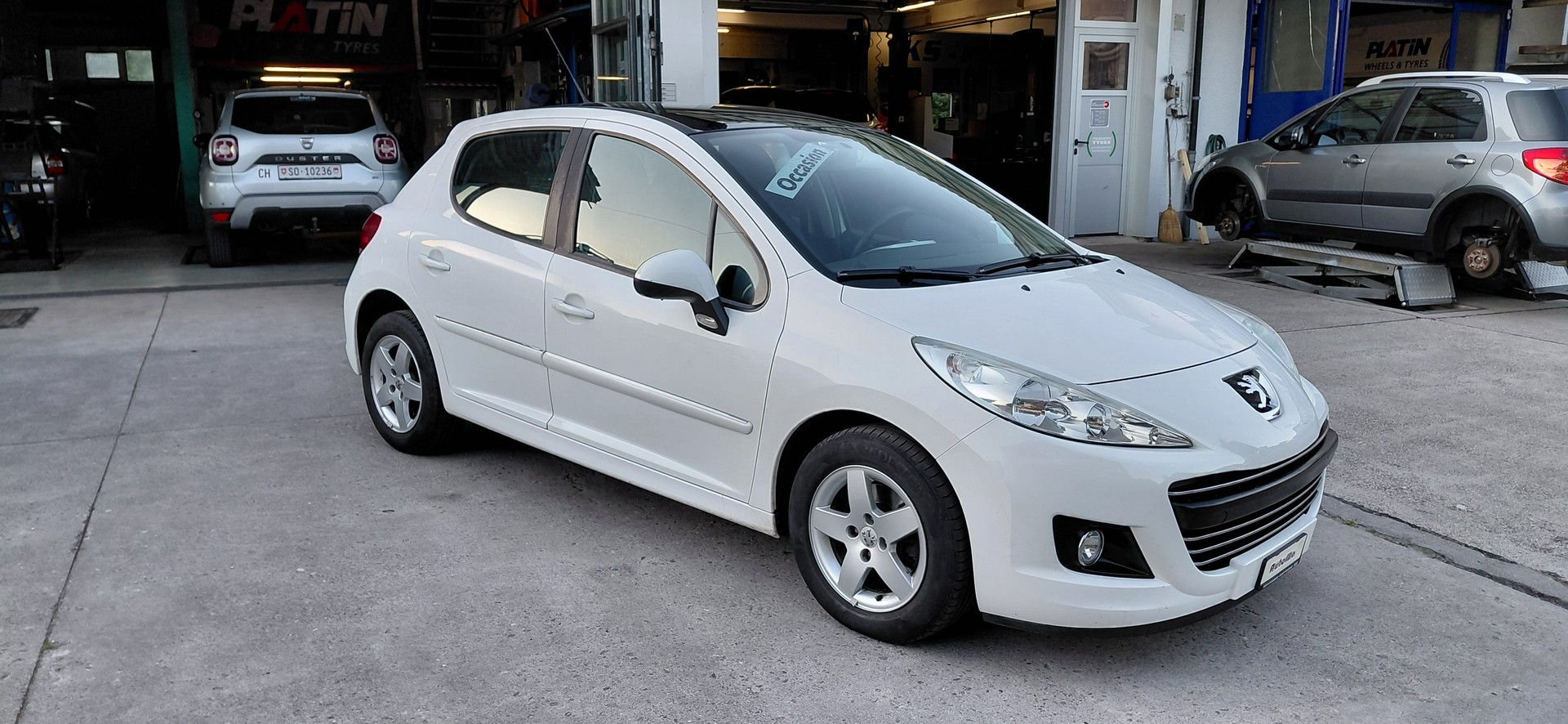 PEUGEOT 207 1.4 16V Millesim 200-image-6