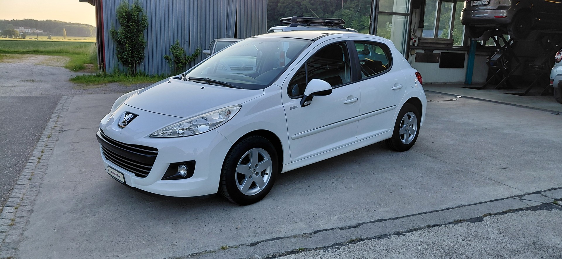 PEUGEOT 207 1.4 16V Millesim 200-image-0