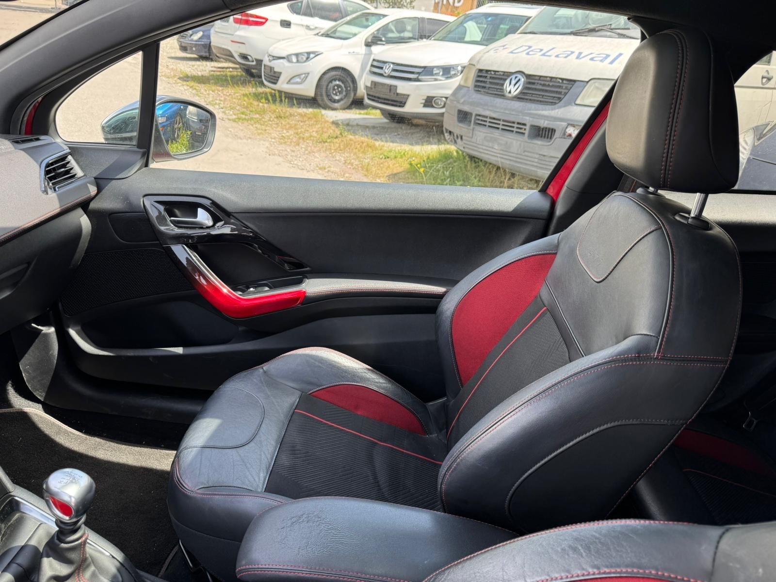 PEUGEOT 208 1.6 Turbo GTi-image-10