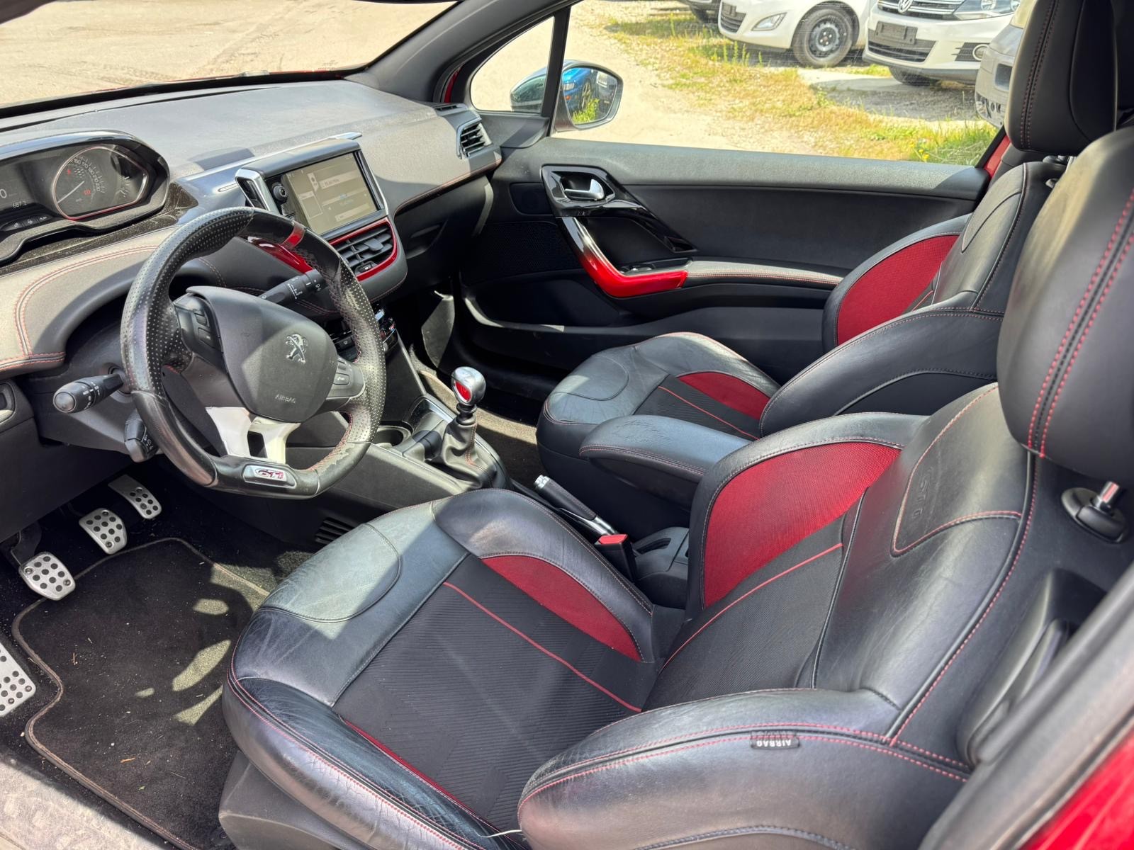 PEUGEOT 208 1.6 Turbo GTi-image-7