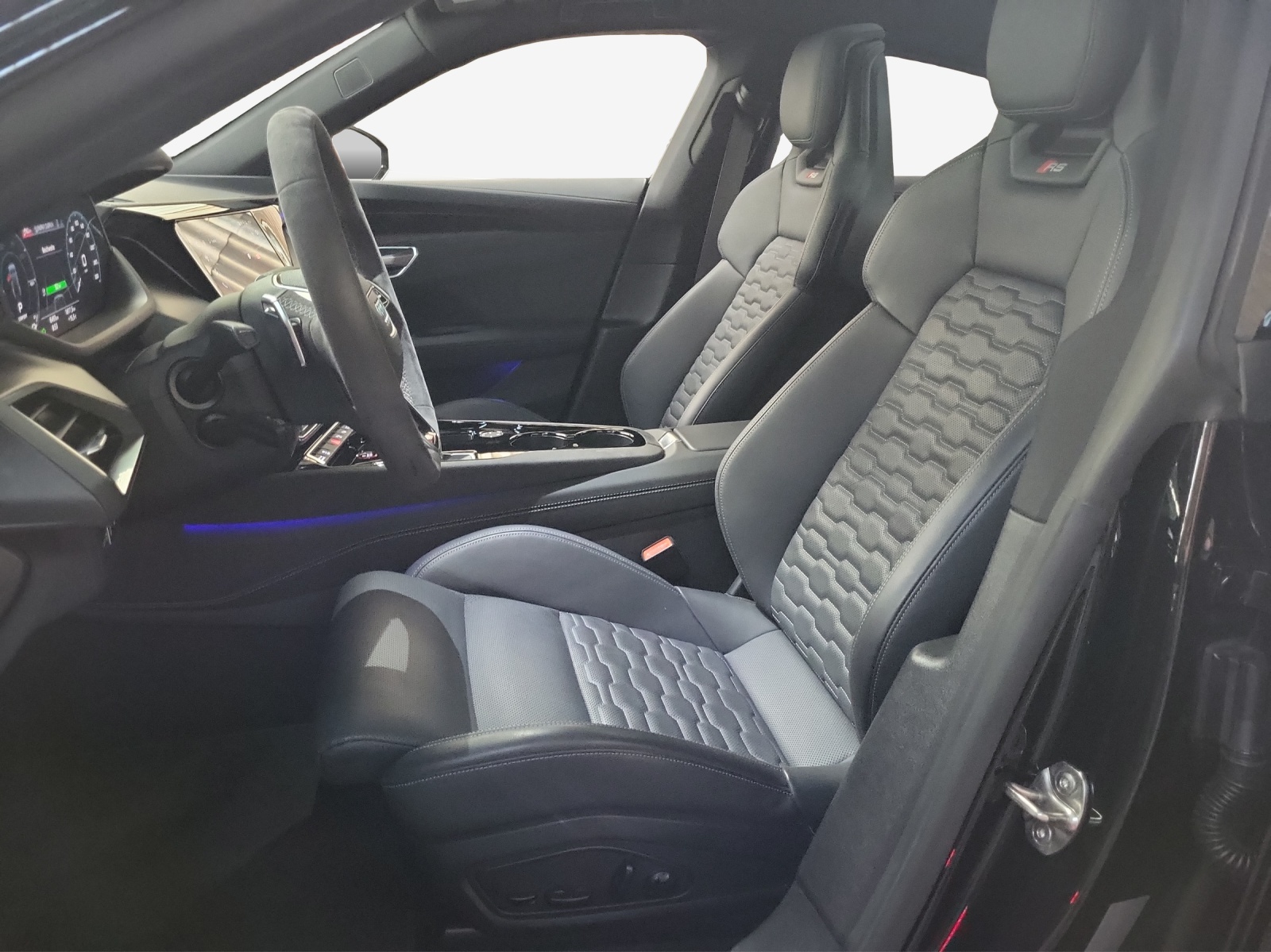 AUDI RS e-tron GT-image-8