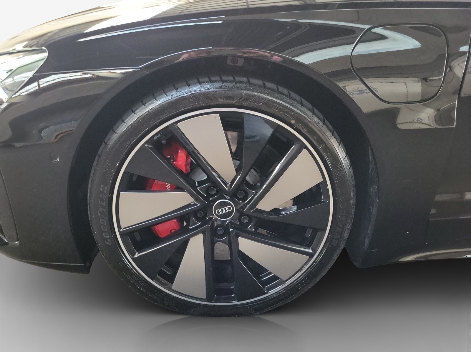 AUDI RS e-tron GT-image-14