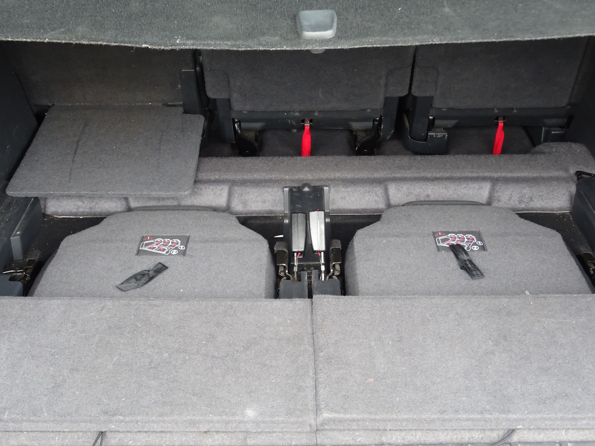 PEUGEOT 5008 2.0 HDI Allure-image-6