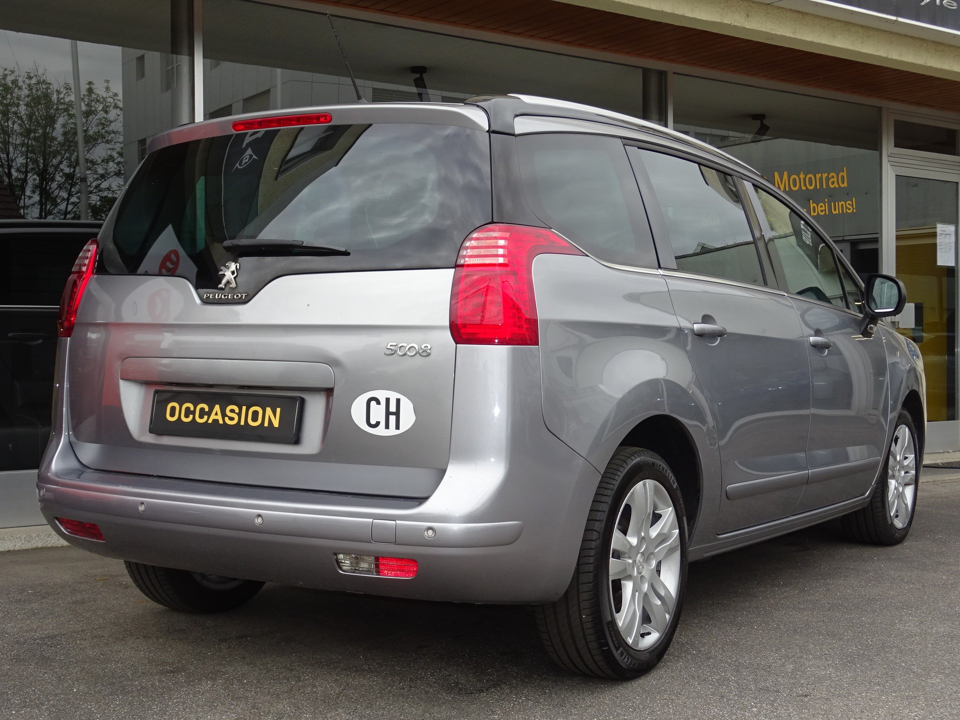 PEUGEOT 5008 2.0 HDI Allure-image-2