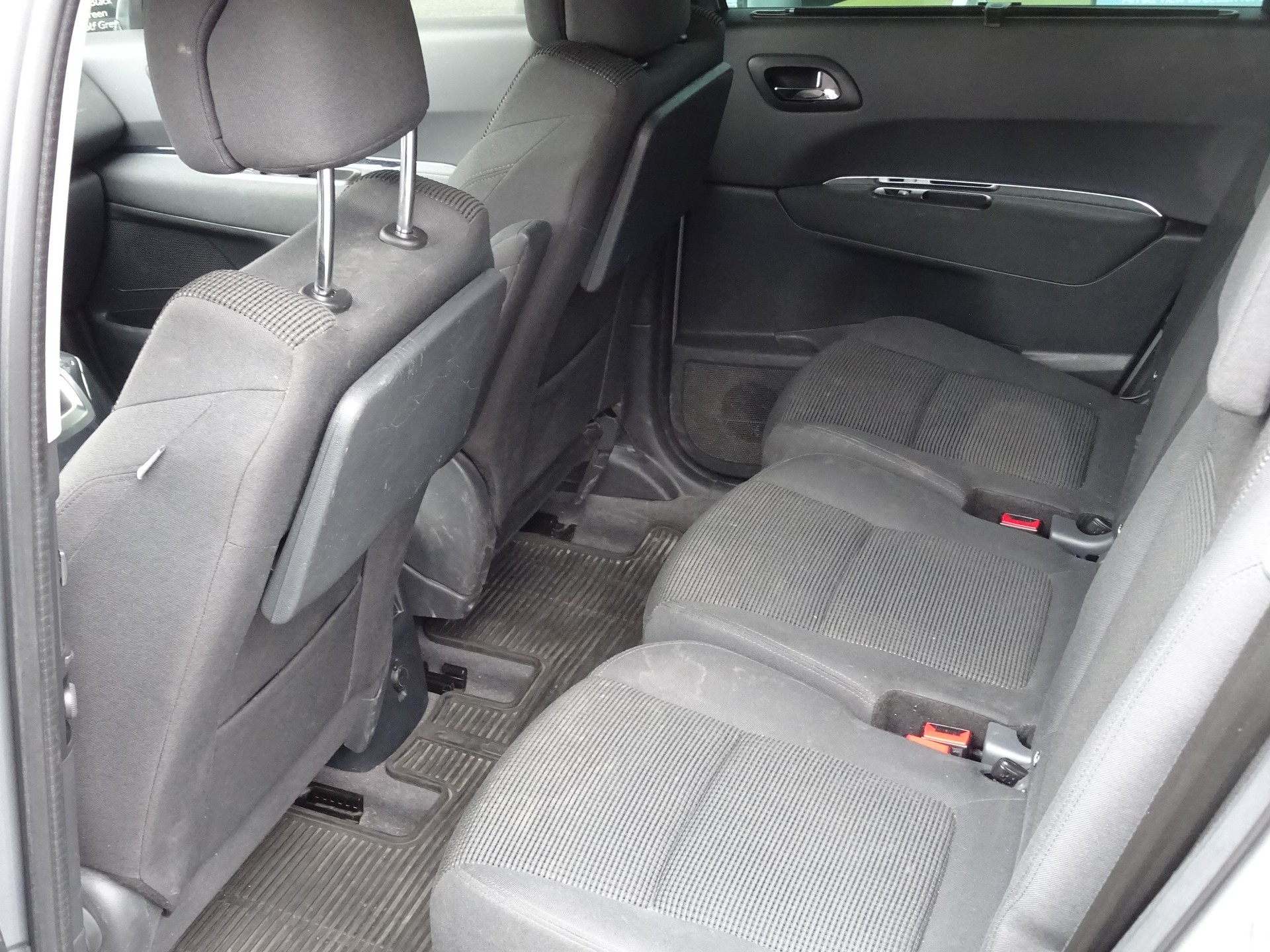 PEUGEOT 5008 2.0 HDI Allure-image-5