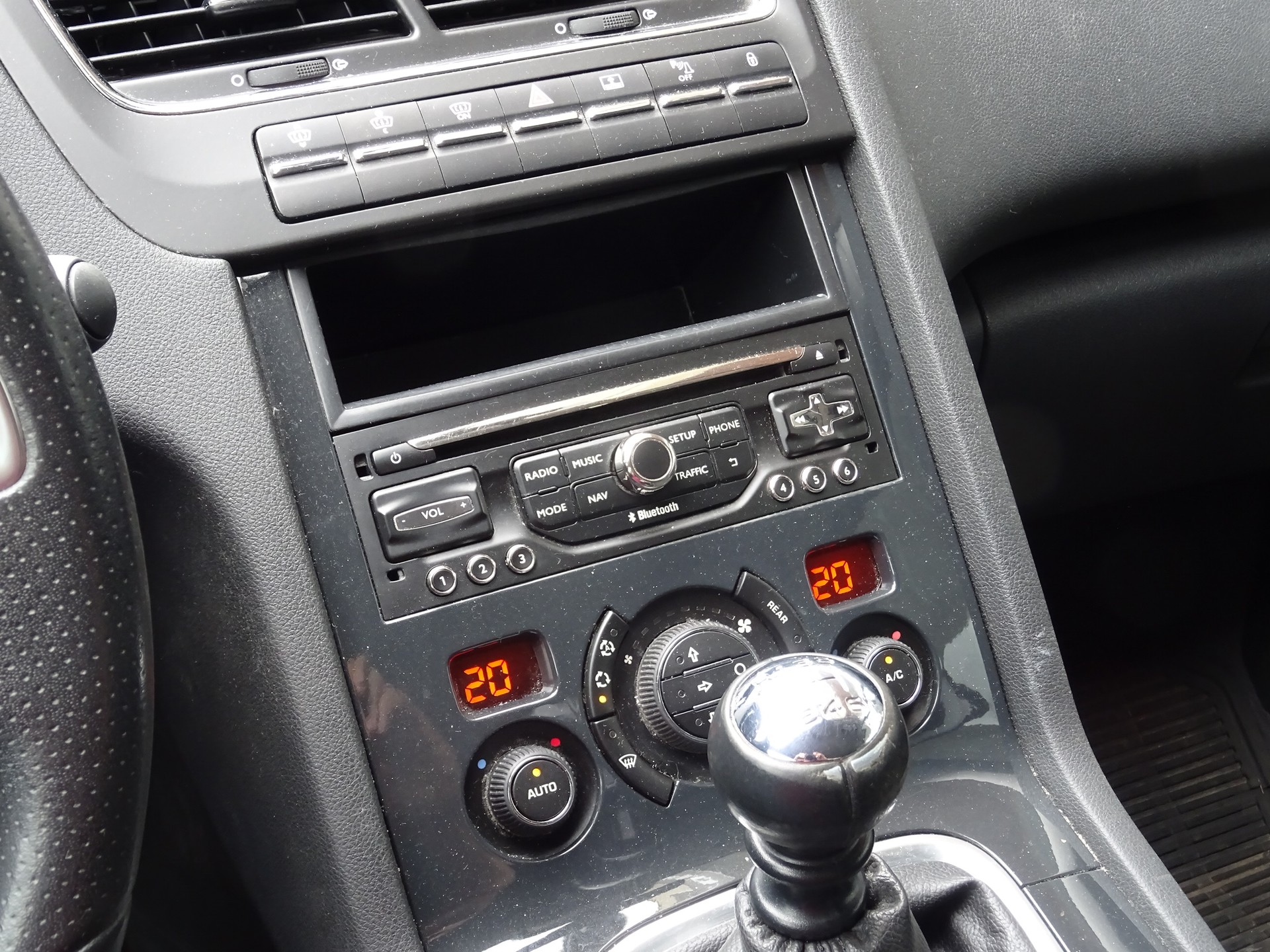 PEUGEOT 5008 2.0 HDI Allure-image-7