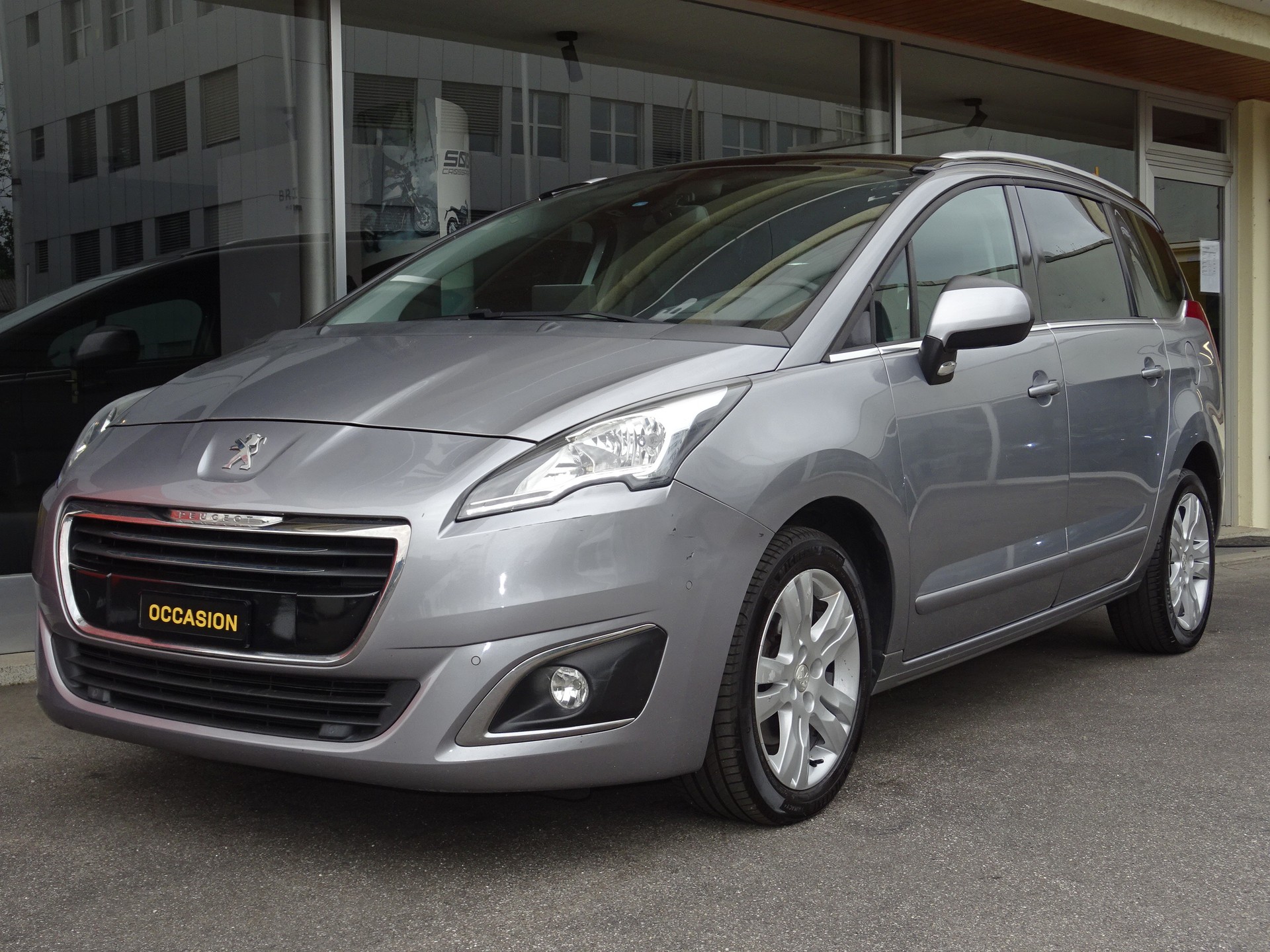 PEUGEOT 5008 2.0 HDI Allure-image-0