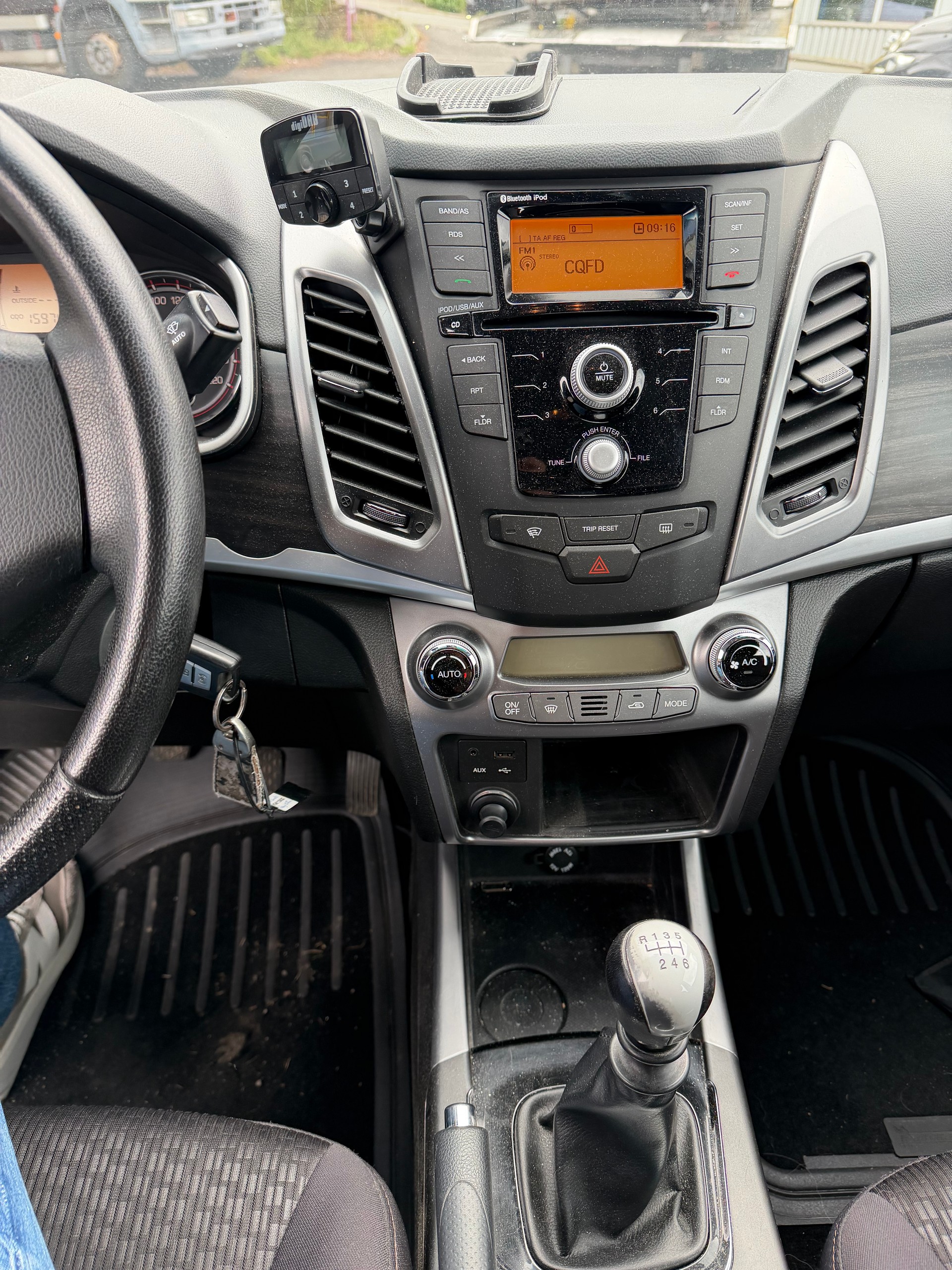KGM-SsangYong Korando 2.0 e-XDI Plus Edition 4WD-image-3