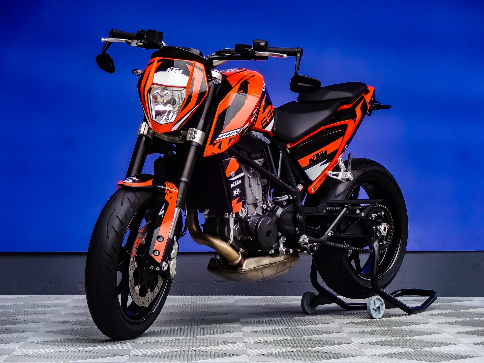 KTM 690 Duke ABS-showroom-element-3