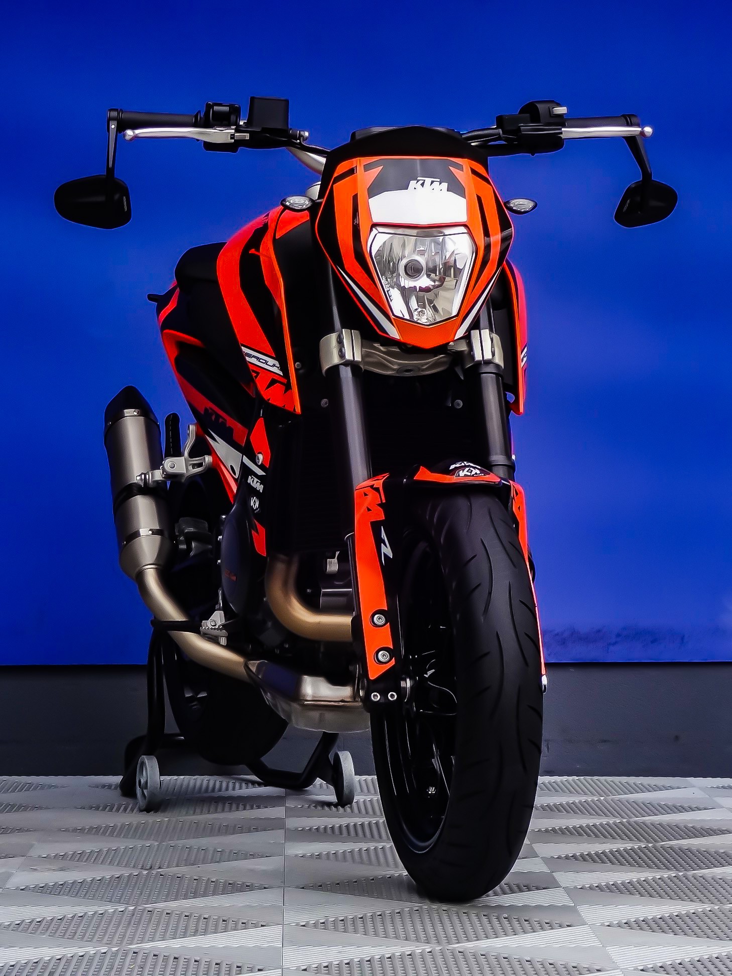 KTM 690 Duke ABS-showroom-element-2