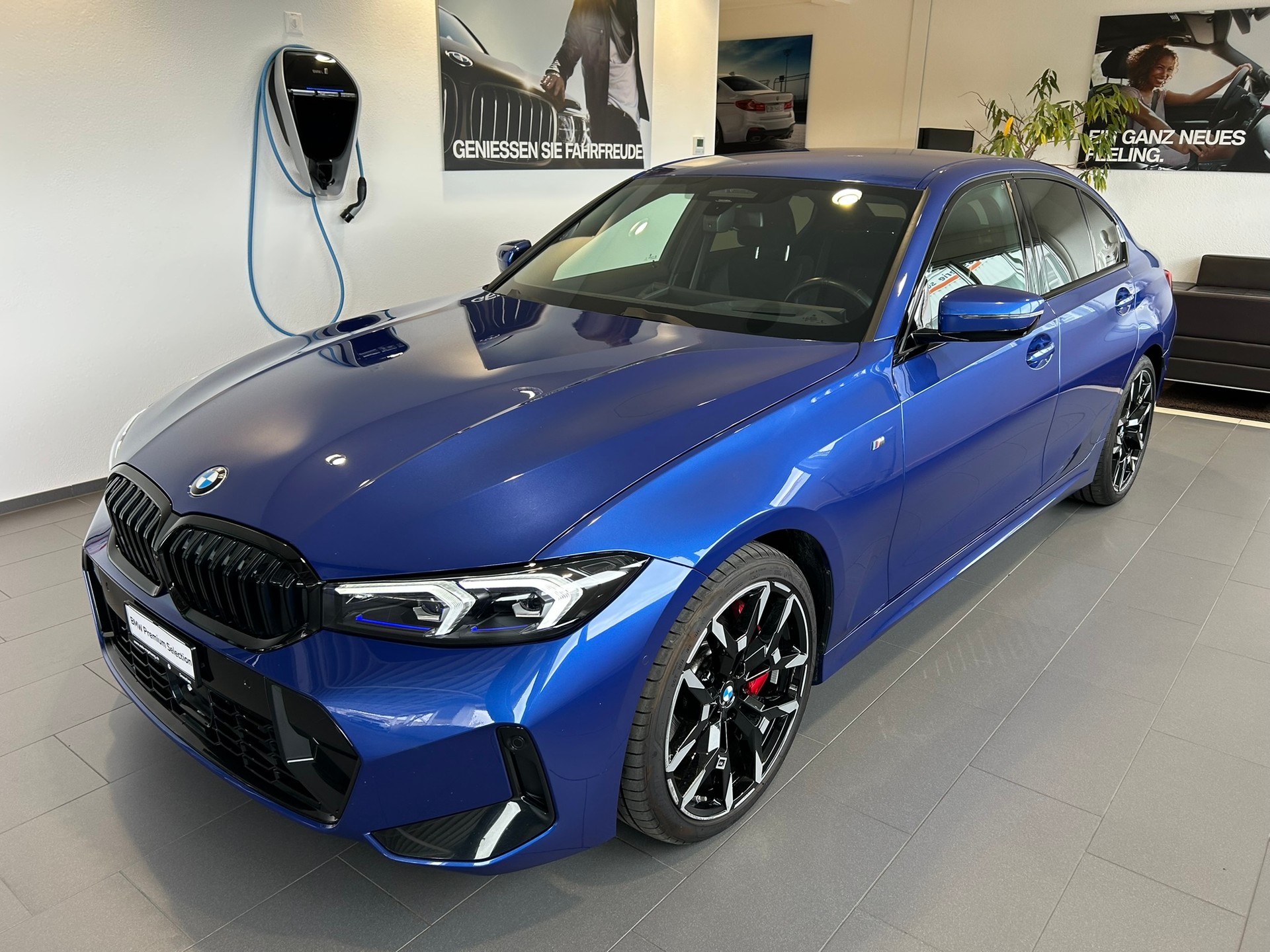 BMW 320d xDrive 48V Steptronic M Sport Pro-image-1