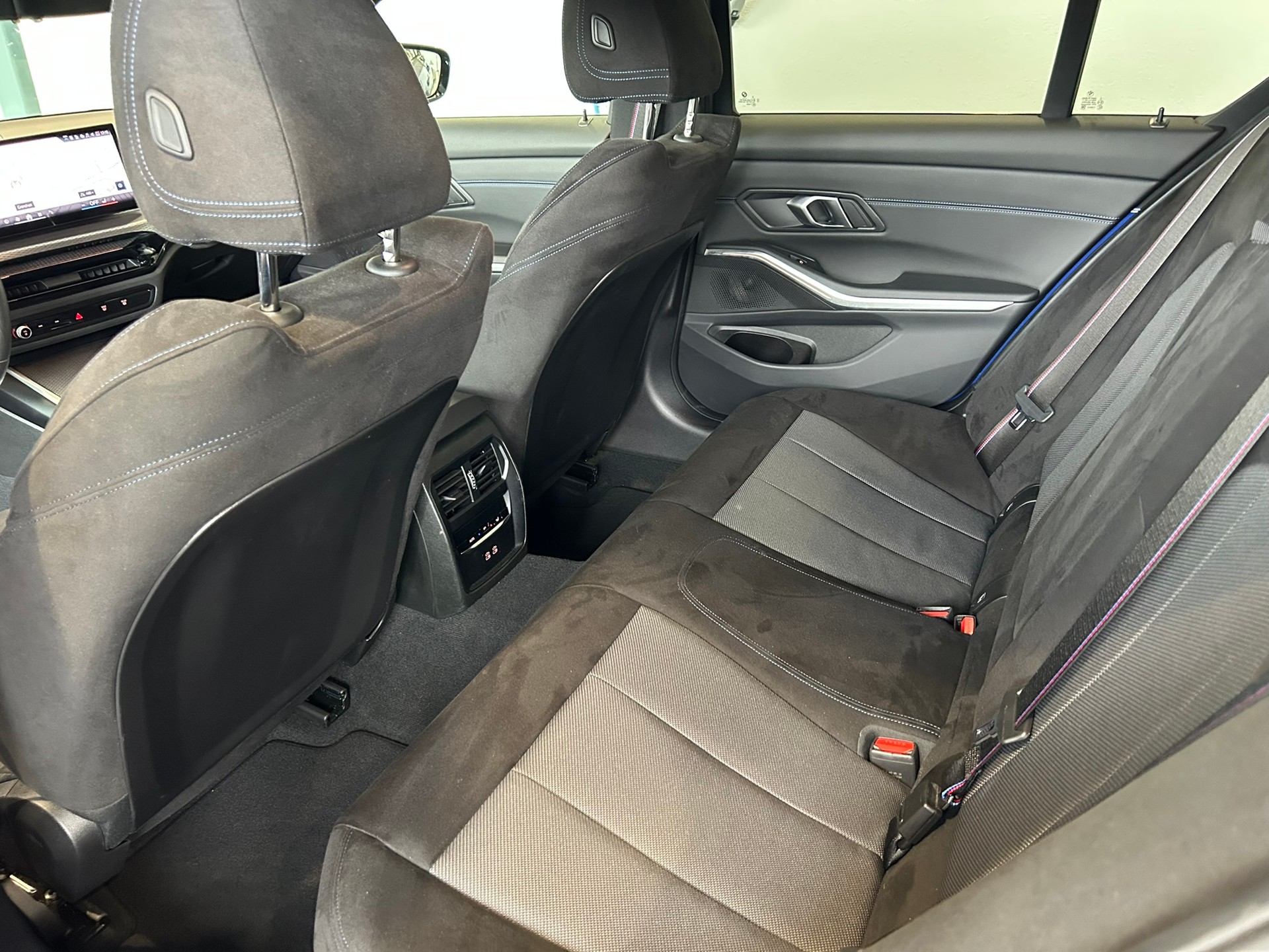 BMW 320d xDrive 48V Steptronic M Sport Pro-image-23