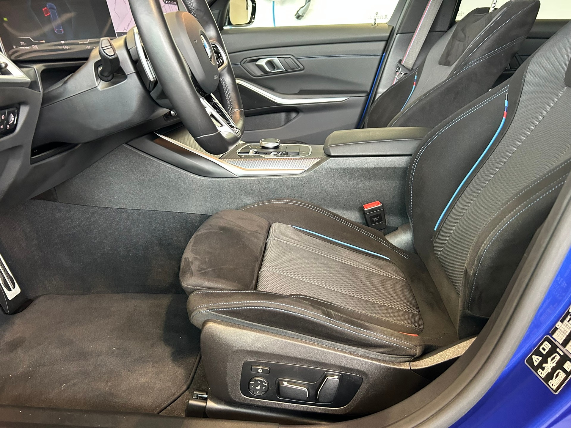BMW 320d xDrive 48V Steptronic M Sport Pro-image-16