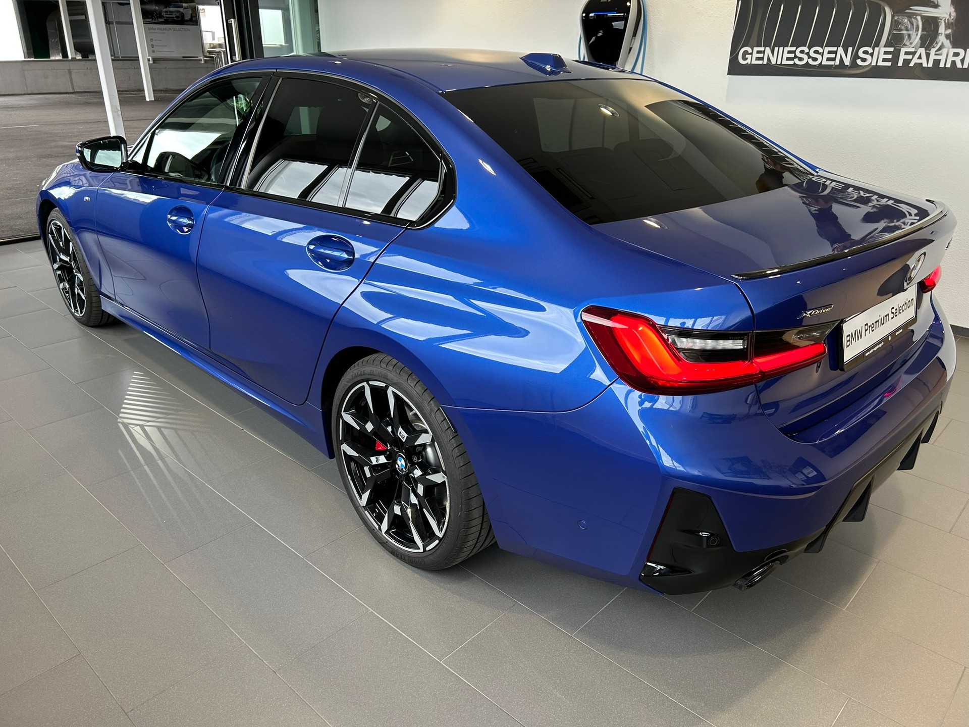 BMW 320d xDrive 48V Steptronic M Sport Pro-image-12