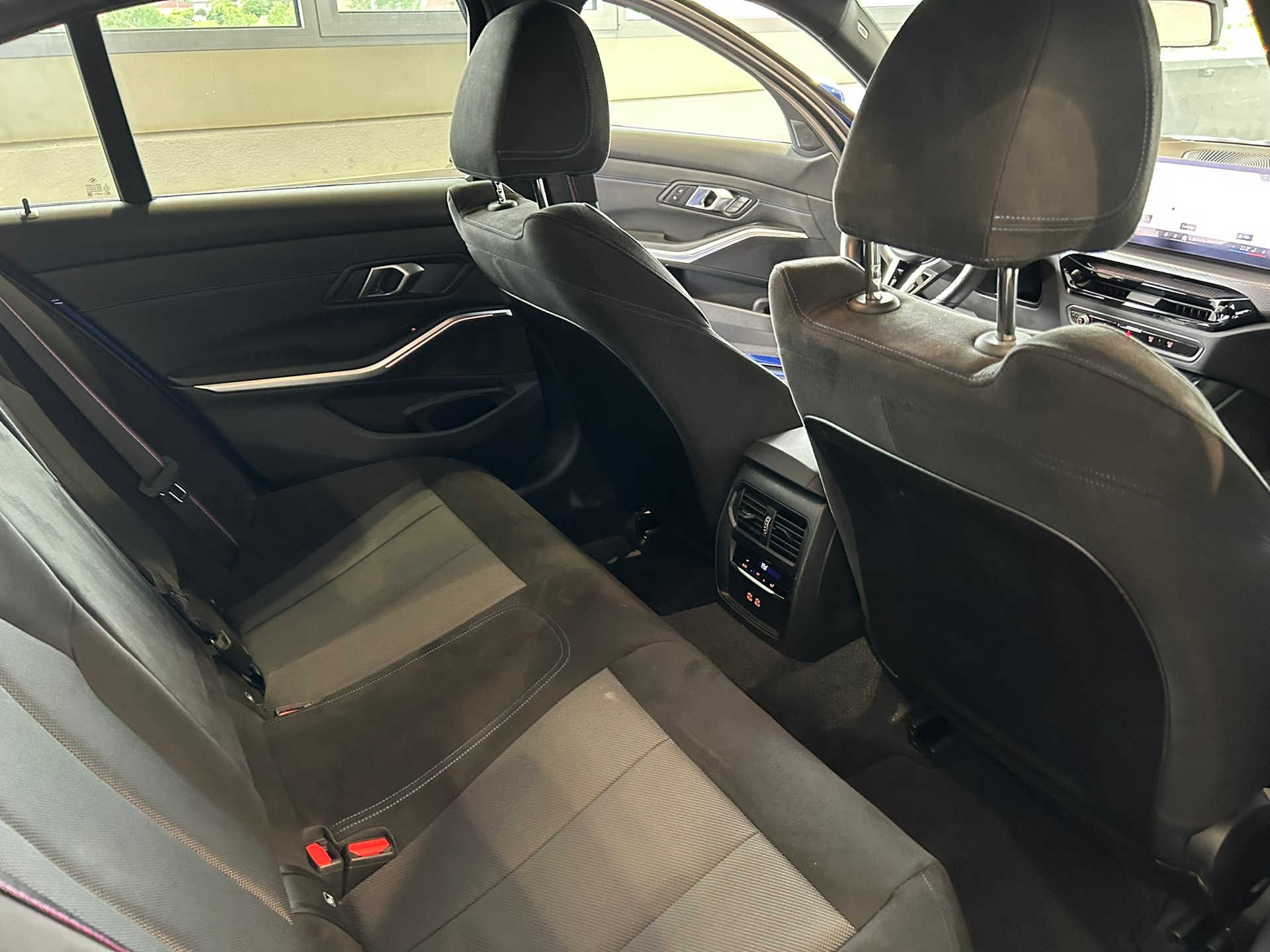 BMW 320d xDrive 48V Steptronic M Sport Pro-image-25