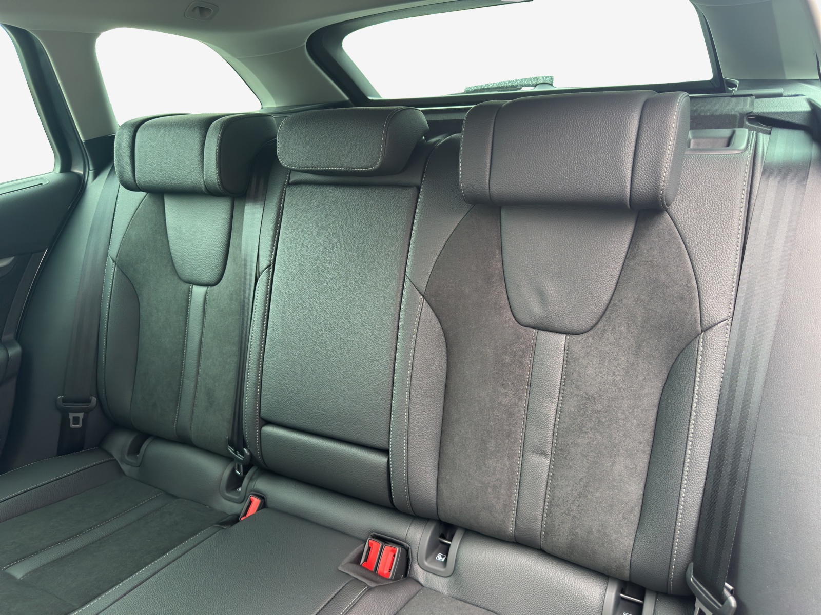 SKODA Octavia Combi 2.0 TDI DSG Selection-image-11
