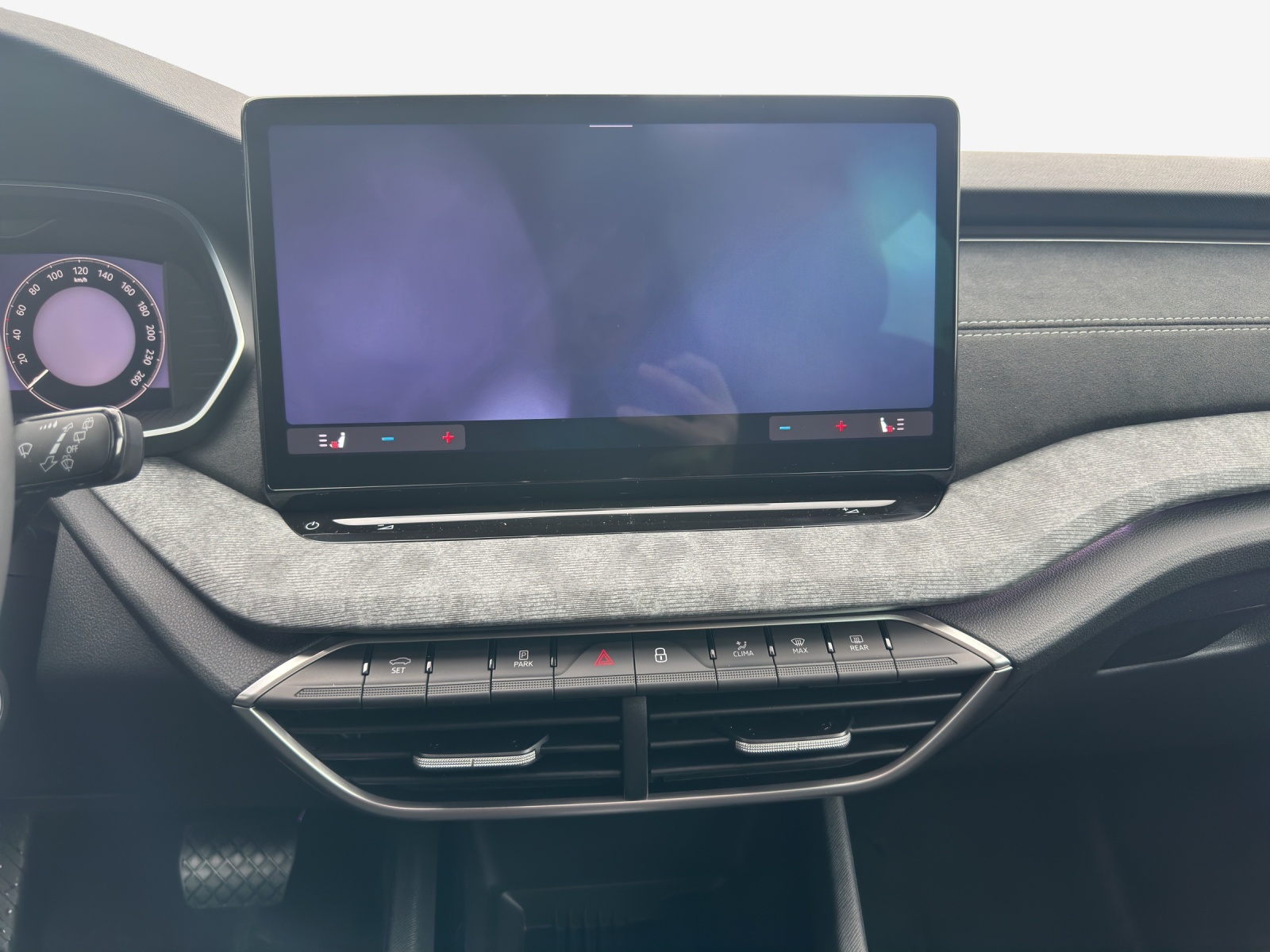 SKODA Octavia Combi 2.0 TDI DSG Selection-image-10