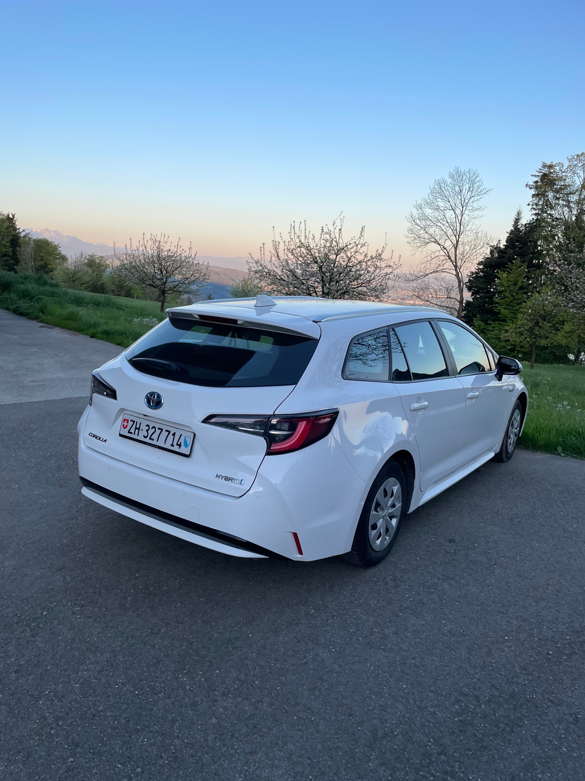 TOYOTA 1.8 HSD Comfort-image-1