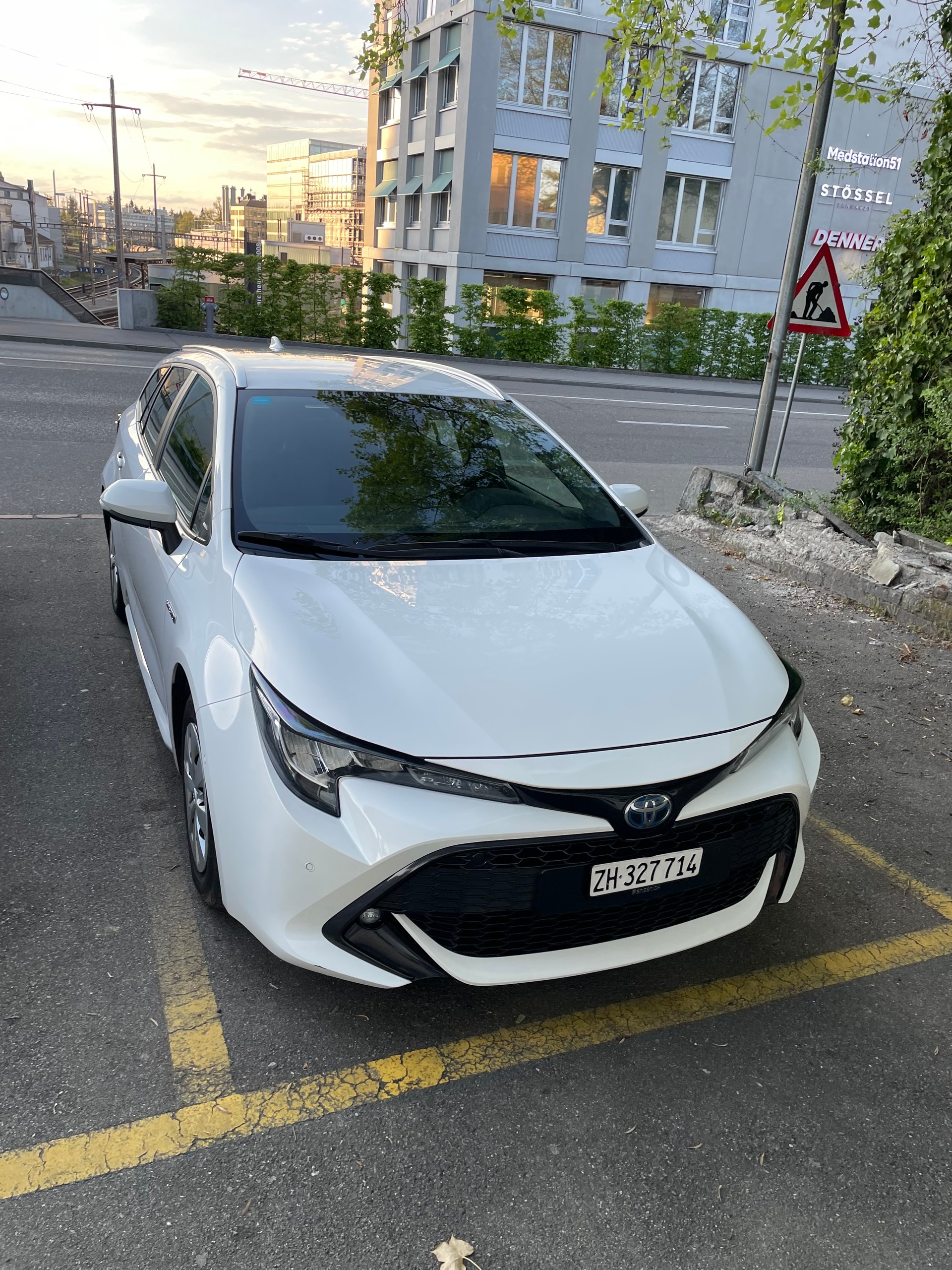 TOYOTA 1.8 HSD Comfort-image-0