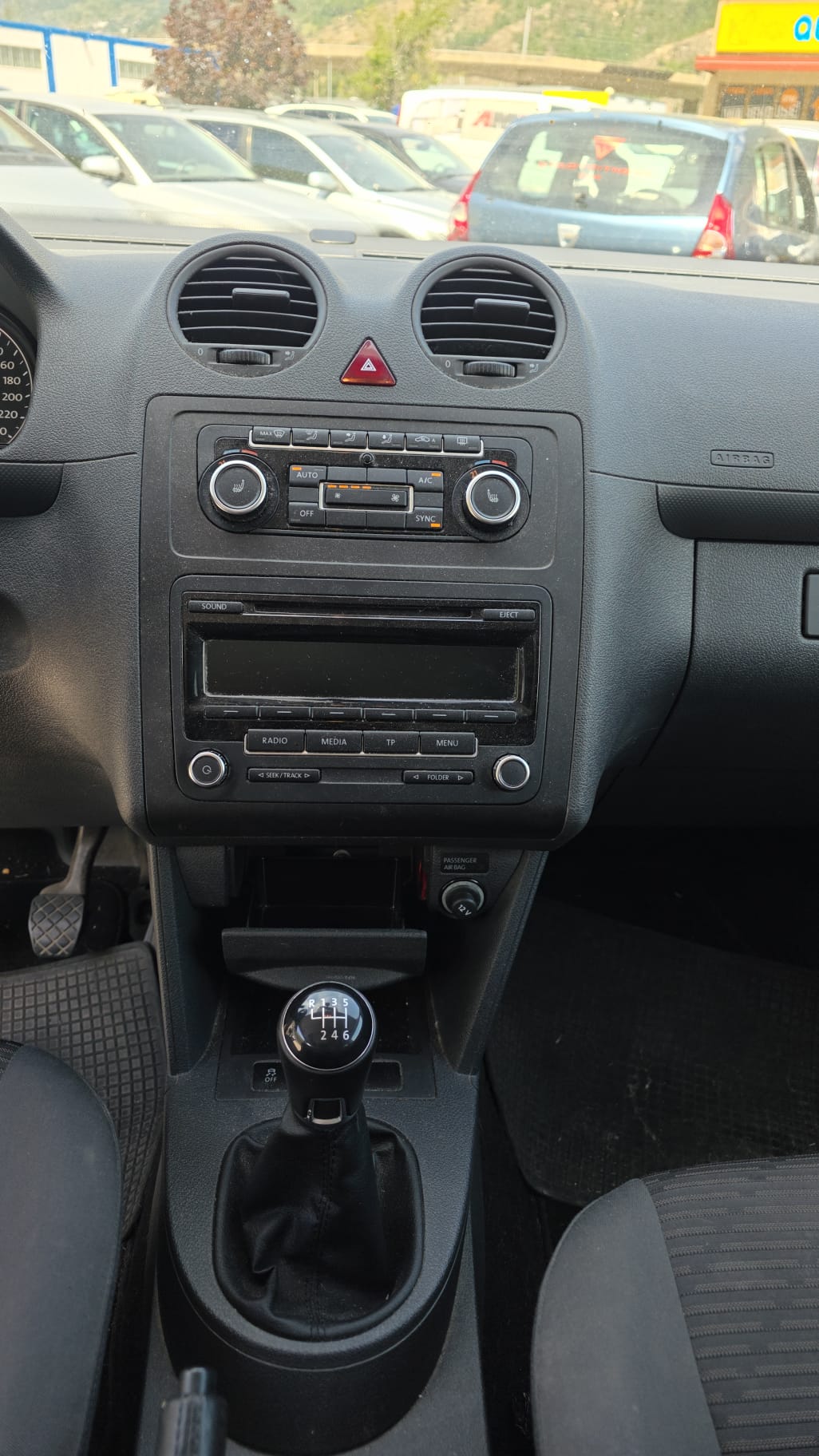VW Caddy Maxi 2.0 TDI CR 4Motion Trendline-image-11