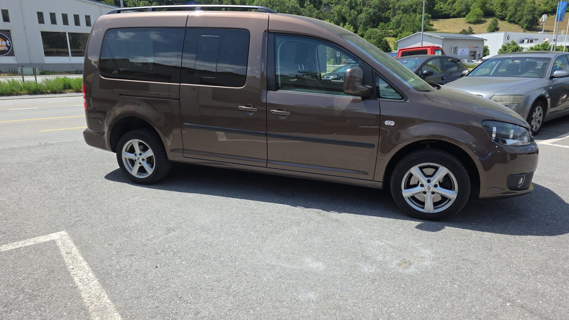 VW Caddy Maxi 2.0 TDI CR 4Motion Trendline-image-3