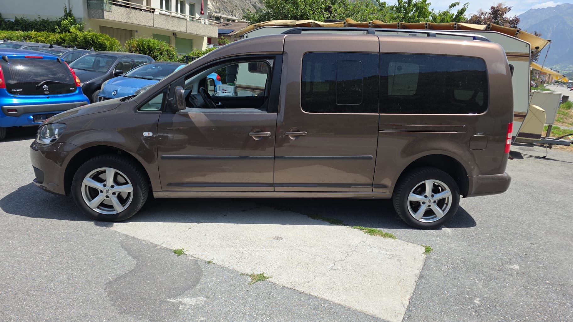 VW Caddy Maxi 2.0 TDI CR 4Motion Trendline-image-2