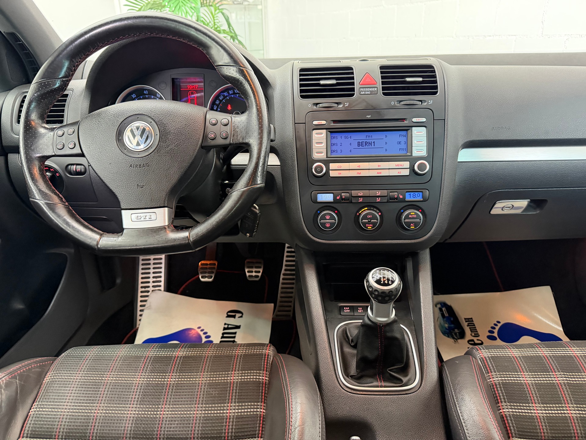 VW Golf 2.0 TFSI GTI Edition 30-image-10